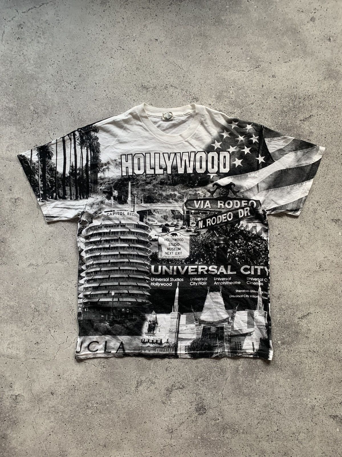 Vintage Vintage Crazy 90s Hollywood City All Over Print T Shirt Size US L / EU 52-54 / 3 - 1 Thumbnail
