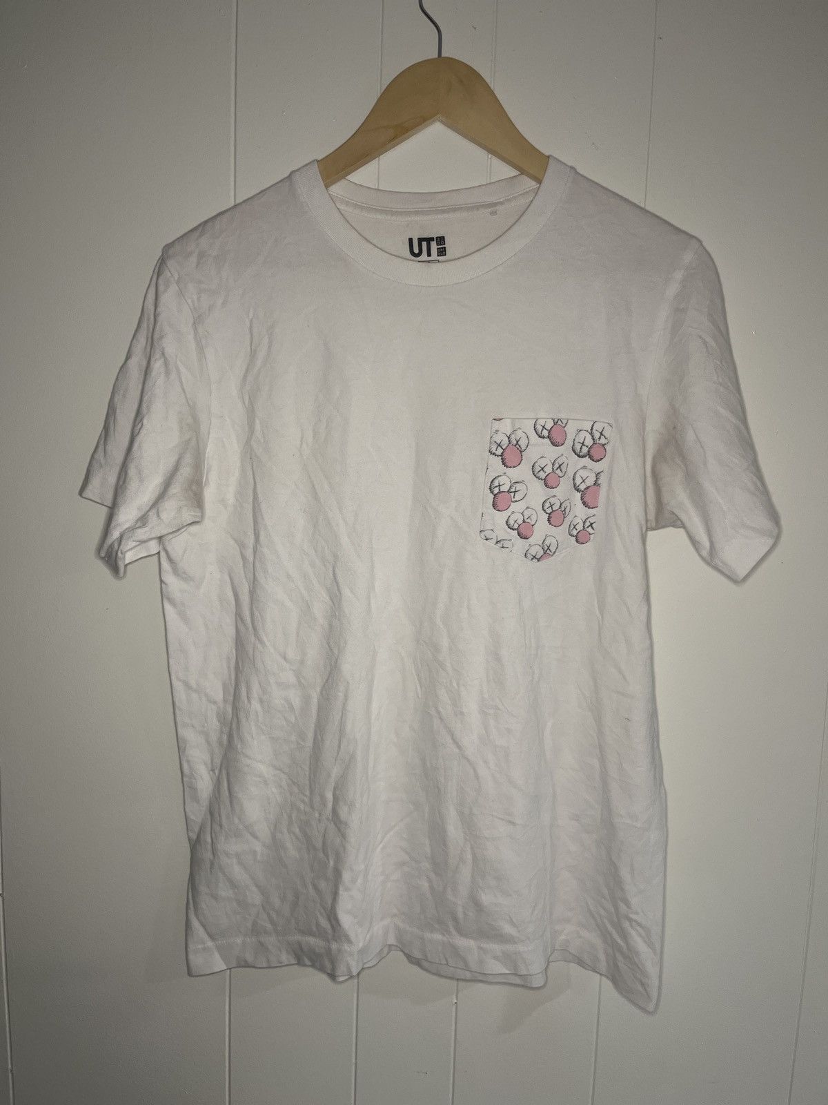 Kaws × Uniqlo White KAWS x Uniqlo pocket T-shirt Size US S / EU 44-46 / 1 - 3 Thumbnail
