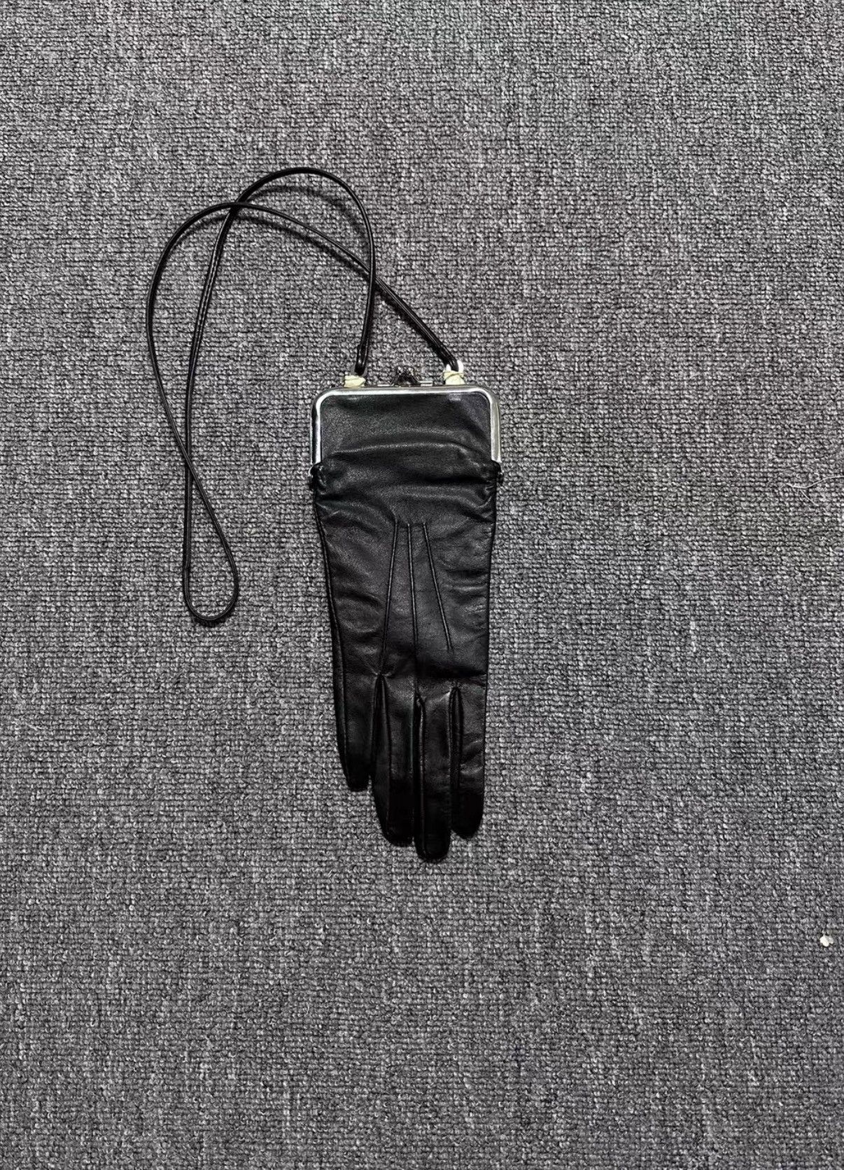 Maison Margiela Maison Margiela Discontinued Glove Frame Bag J37 Size ONE SIZE - 1 Thumbnail
