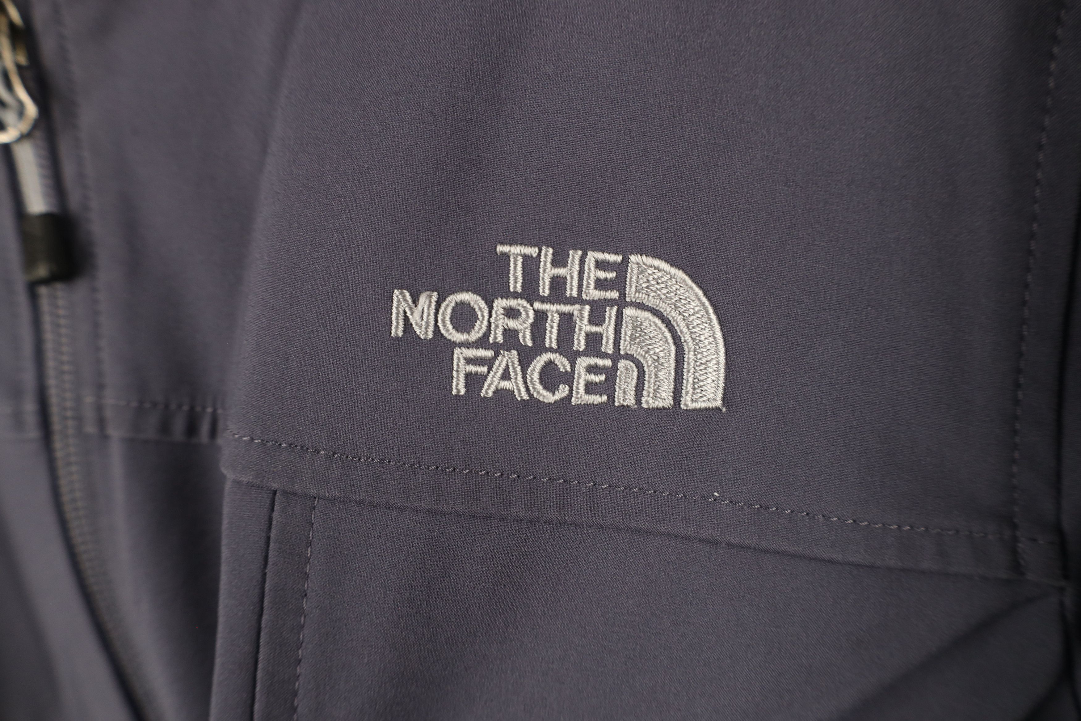 The North Face × Vintage Vintage The North Face Spell Out Soft Shell Jacket Gray Size L / US 10 / IT 46 - 4 Thumbnail