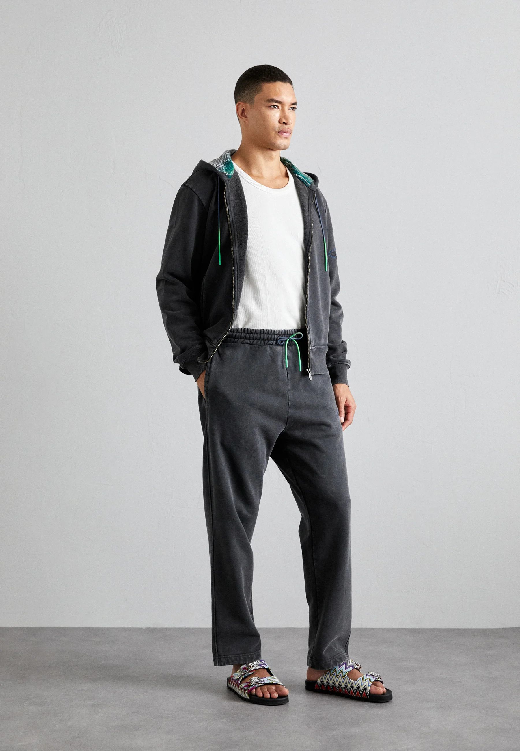Missoni o1y0225 Jogger & Sweatpant in Charcoal Size US 38 / EU 54 - 6 Thumbnail