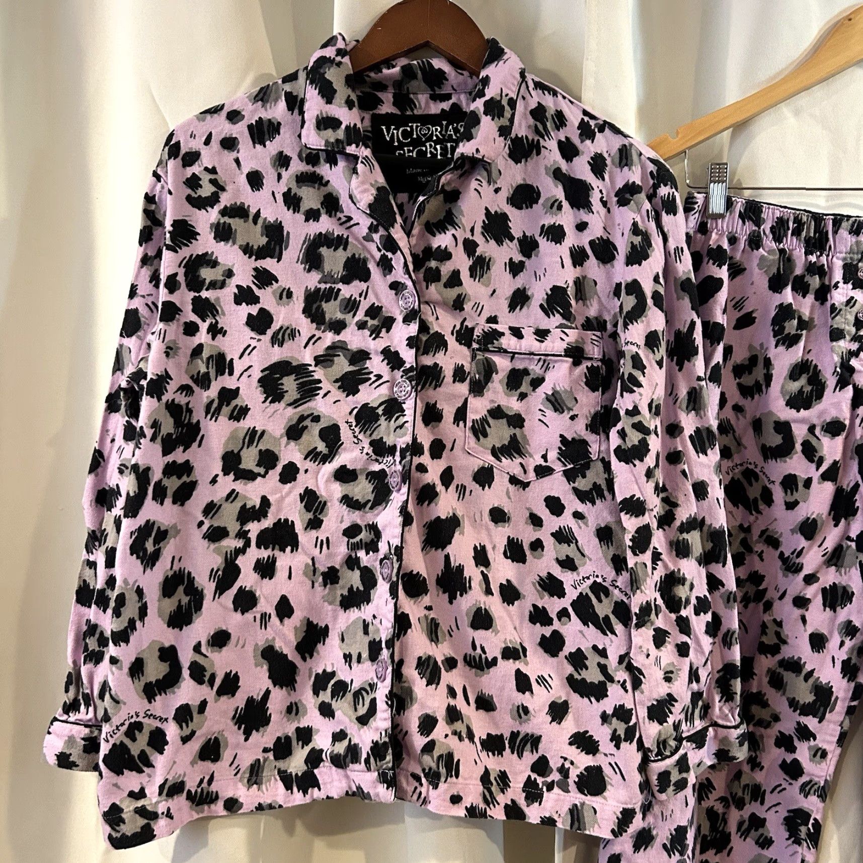 Victoria's Secret Victoria's Secret Leapord Print Fleece Pajama Set Women M Multicolor Long Sleeve Sleepwear Size ONE SIZE - 2 Thumbnail