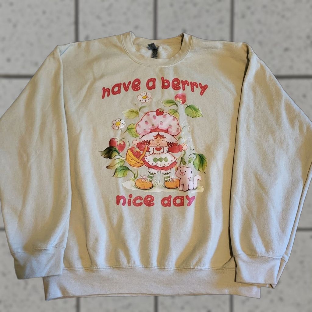 Gildan VINTAGE Gildan Sweatshirt Have a Berry Nice Day Strawberry Shortcake Women's L Beige Long Sleeve Pullover Sweatshirt Regular Size Large Size L / US 10 / IT 46 - 1 Thumbnail