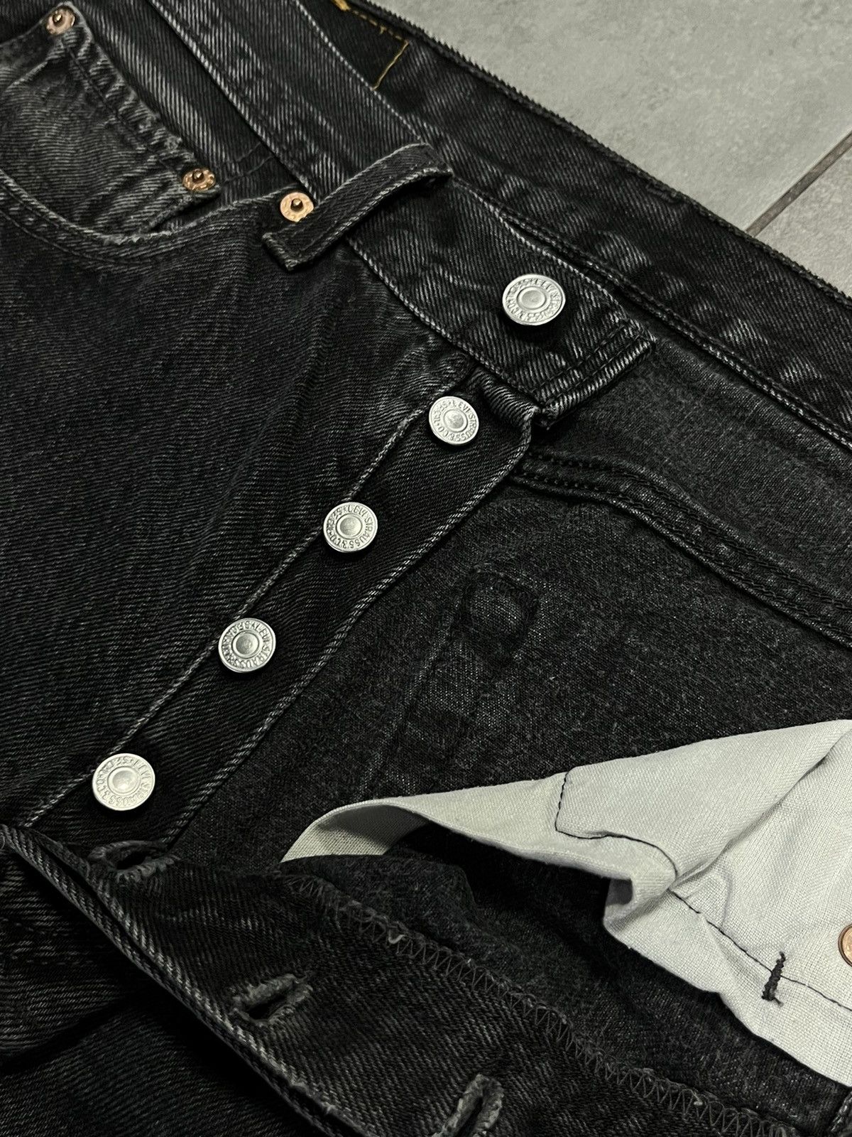 Levi's × Vintage Vintage Black Faded Denim Jeans Levi’s 501 Size US 32 / EU 48 - 9 Thumbnail