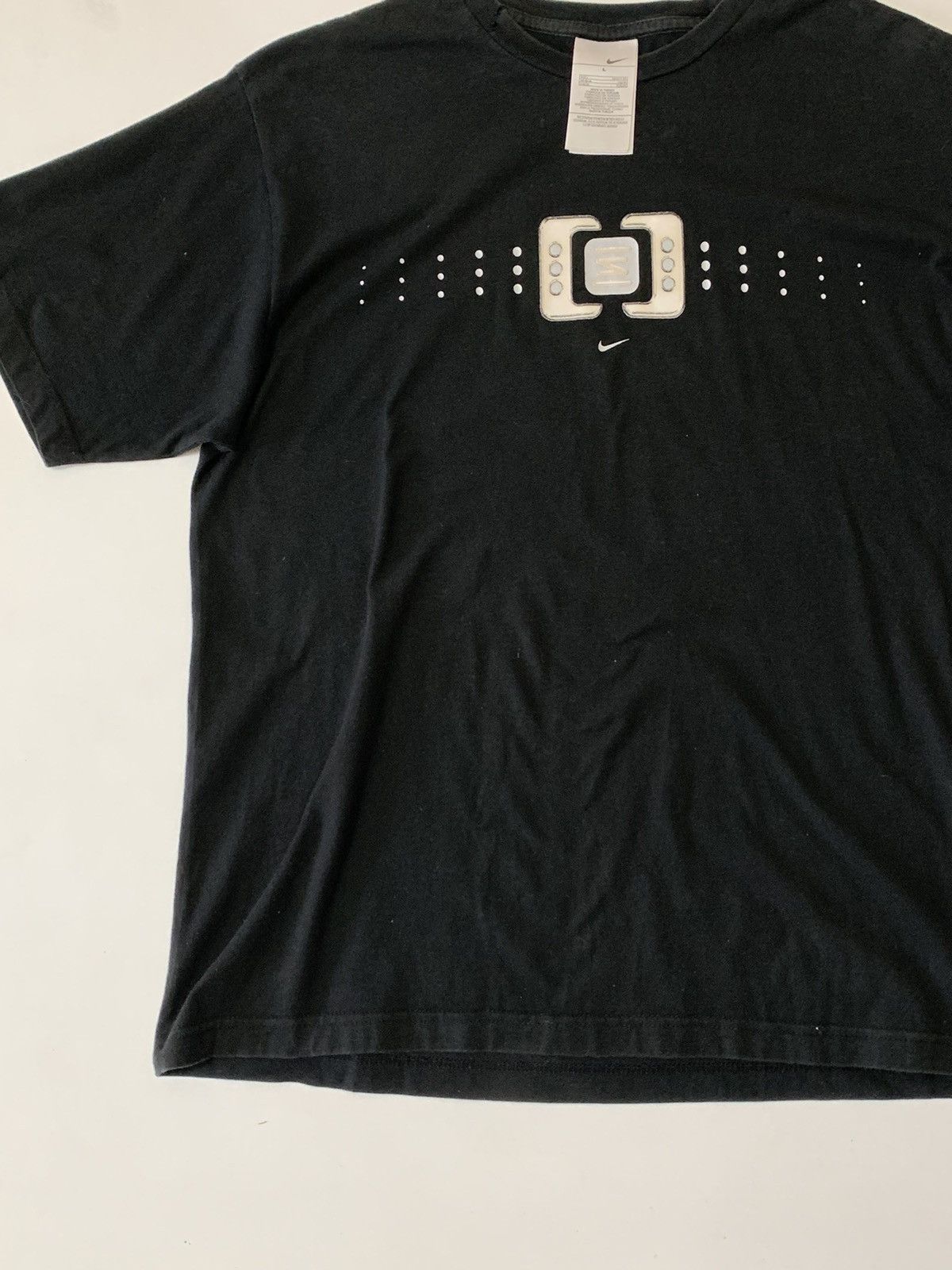 Vintage Vintage Nike ShoxT-Shirt Black Center Logo L Size US L / EU 52-54 / 3 - 6 Thumbnail