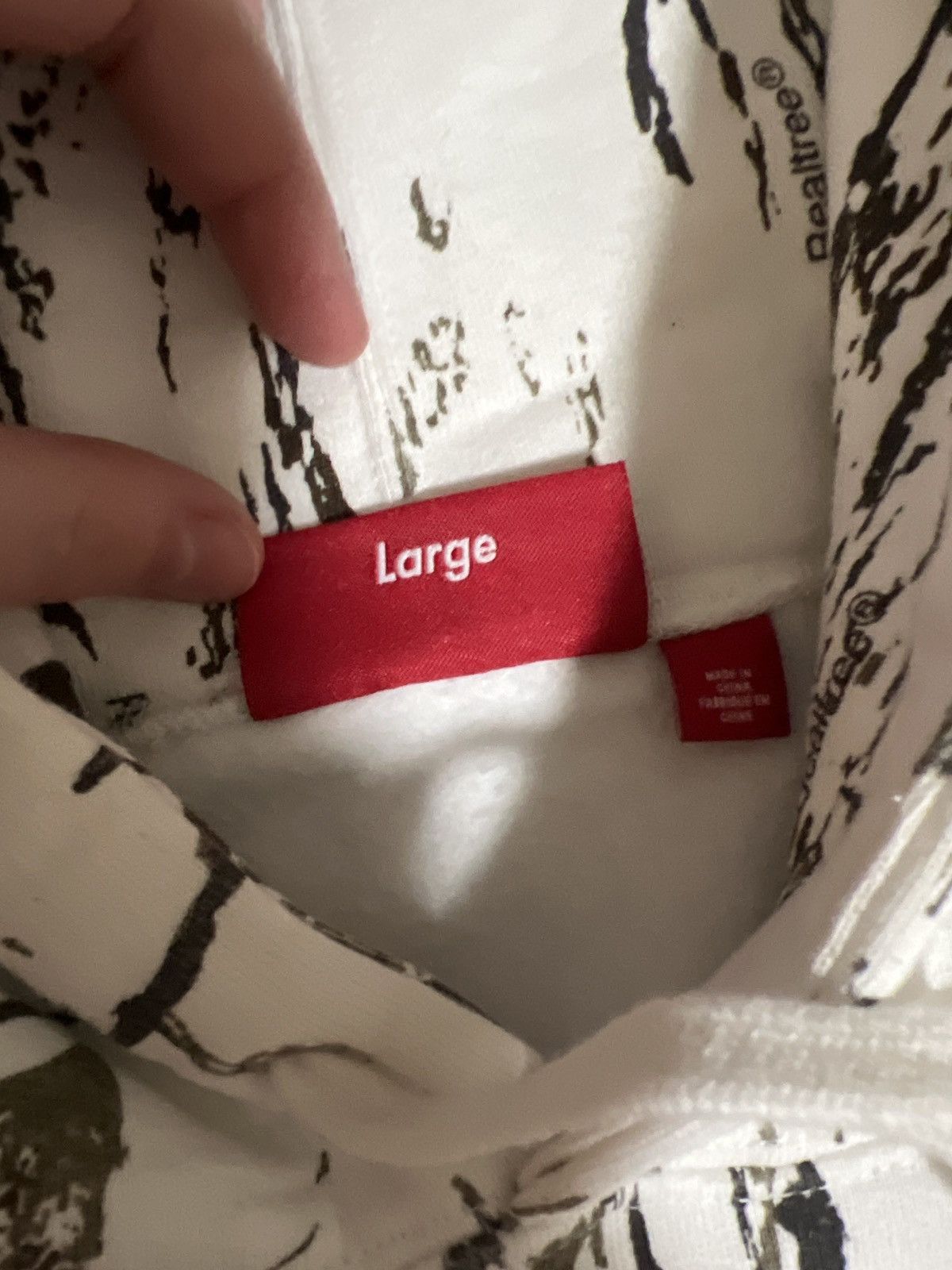 Supreme Supreme White Realtree Camo Hoodie Size US L / EU 52-54 / 3 - 6 Thumbnail
