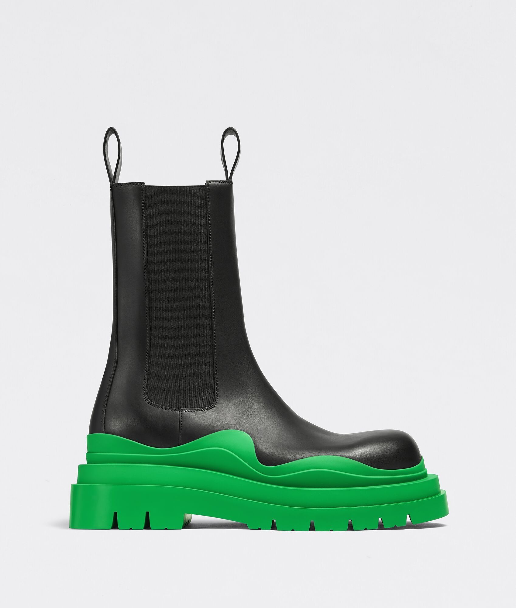 o1bcso1str0425 Tire Chelsea Boots in Black/Grass