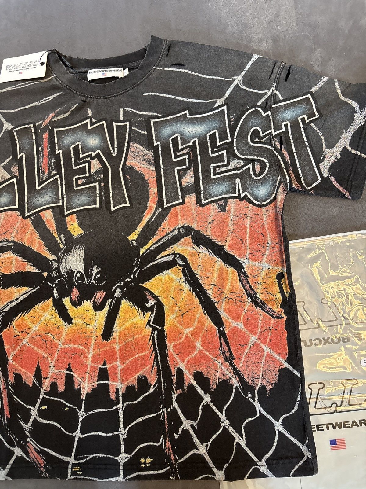 Vale Vale big widow tee valley fest Size US L / EU 52-54 / 3 - 5 Thumbnail