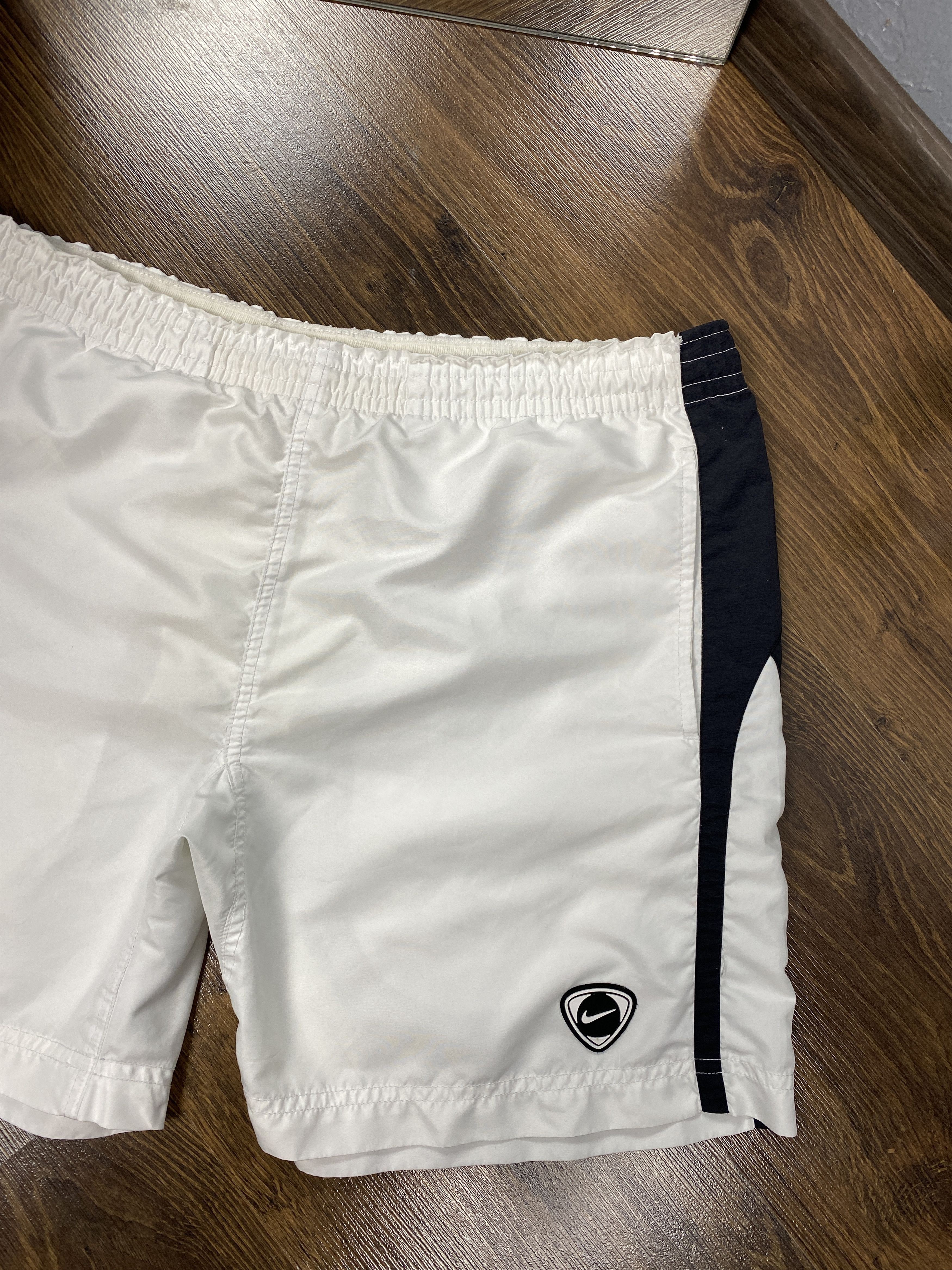 Nike Nike Team 90s Vintage Mens Nylon Shorts Size US 30 / EU 46 - 2 Thumbnail