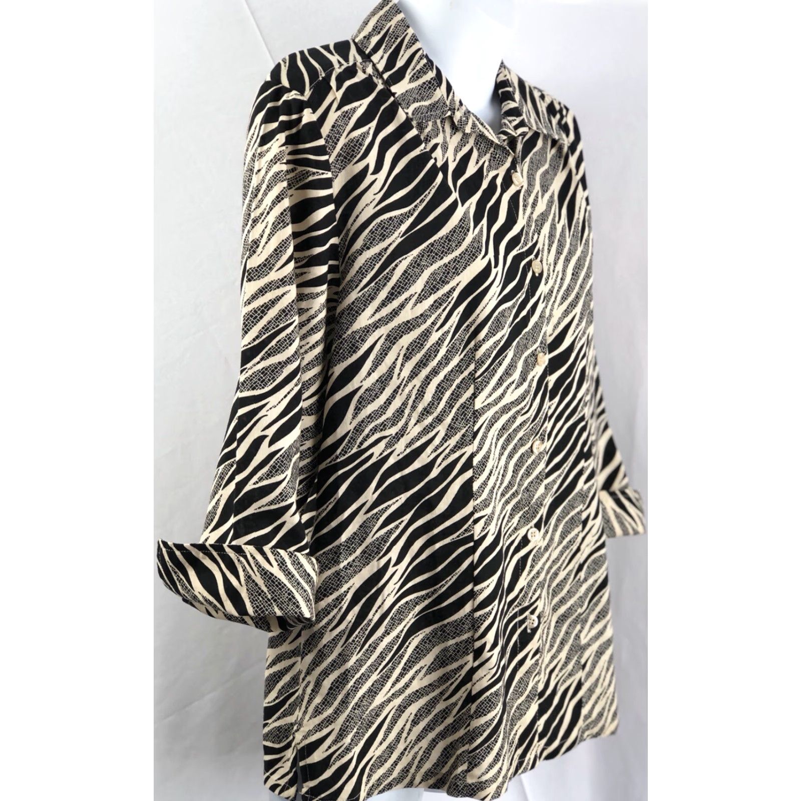 Vintage Jaclyn Smith Blouse Shirt S Black/Tan Zebra Animal Button Up 3/4 Sleeve Casual Workwear Women Size S / US 4 / IT 40 - 2 Thumbnail