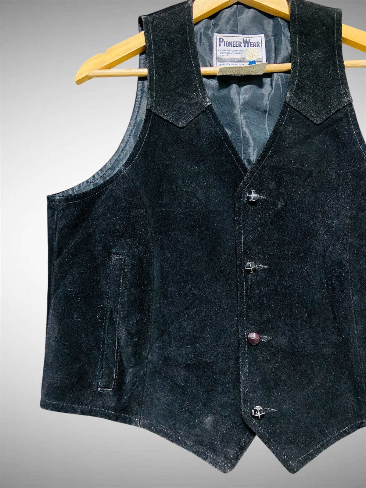 Cowboy Equipment Vintage 80s Pioneer Wear Suede Leather Vest Jacket Size US M / EU 48-50 / 2 - 3 Thumbnail