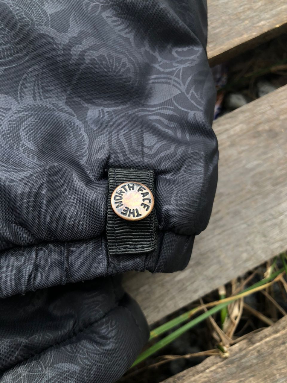 The North Face TNF The North Face Puffer Jacket Flower Design Size US S / EU 44-46 / 1 - 7 Thumbnail