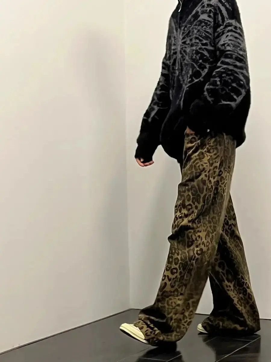 Japanese Brand Retro loose straight leg hip-hop leopard print jeans Size US 32 / EU 48 - 6 Thumbnail