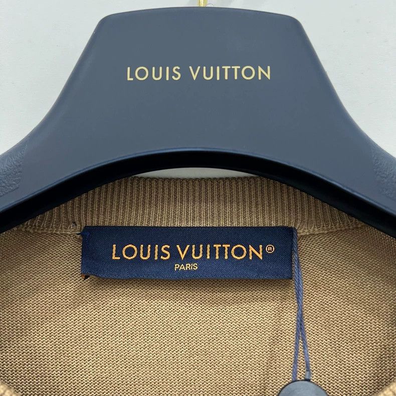 Louis Vuitton Louis Vuitton Embossed full print knit short sleeve Size US S / EU 44-46 / 1 - 6 Thumbnail