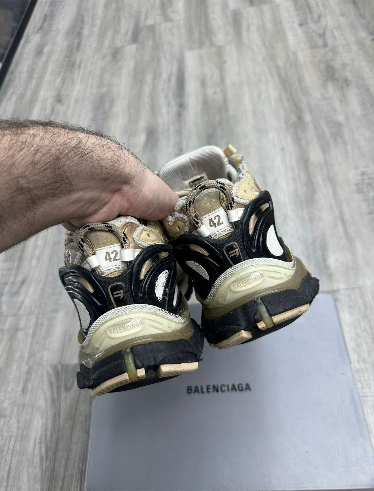 Balenciaga Balenciaga Runner - Beige/Black/Silver Size US 9 / EU 42 - 5 Thumbnail