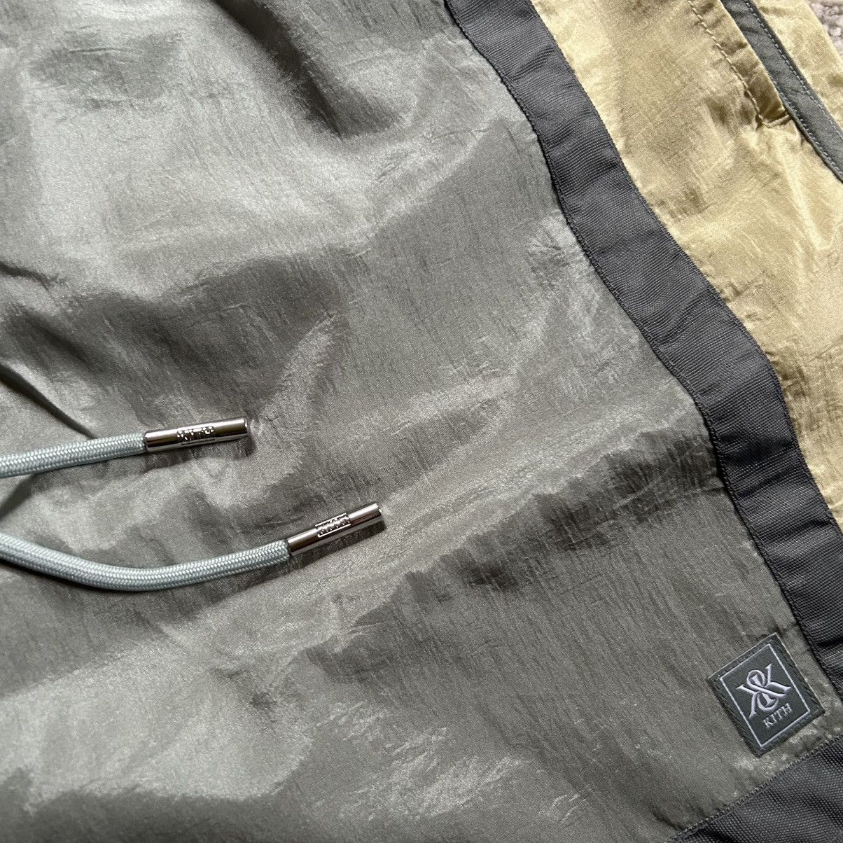 Kith × Ronnie Fieg 2024 SPRiNG KiTH WASHED NYLON DYLAN SHORTS REVERiE Size US 35 - 2 Thumbnail