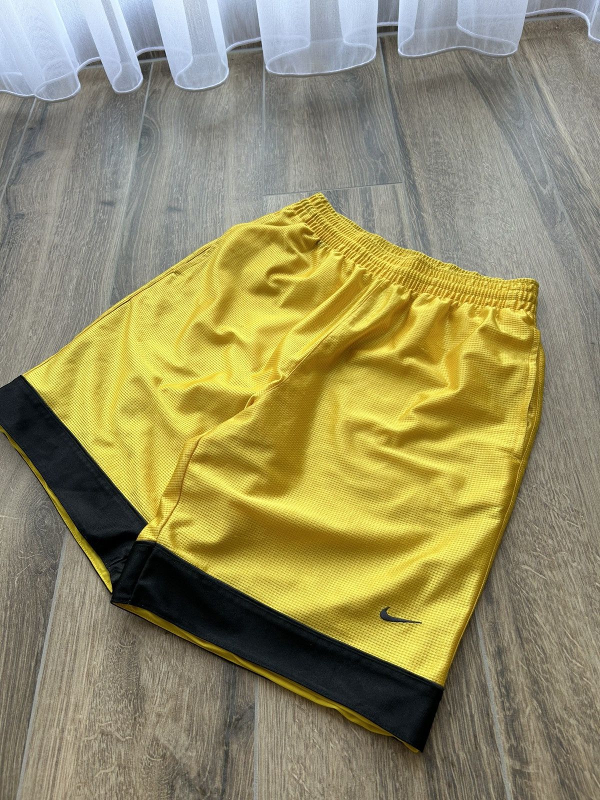 Nike × Vintage Vintage Nike Yellow/black y2k basketball shorts 🐝 Size US 31 - 2 Thumbnail
