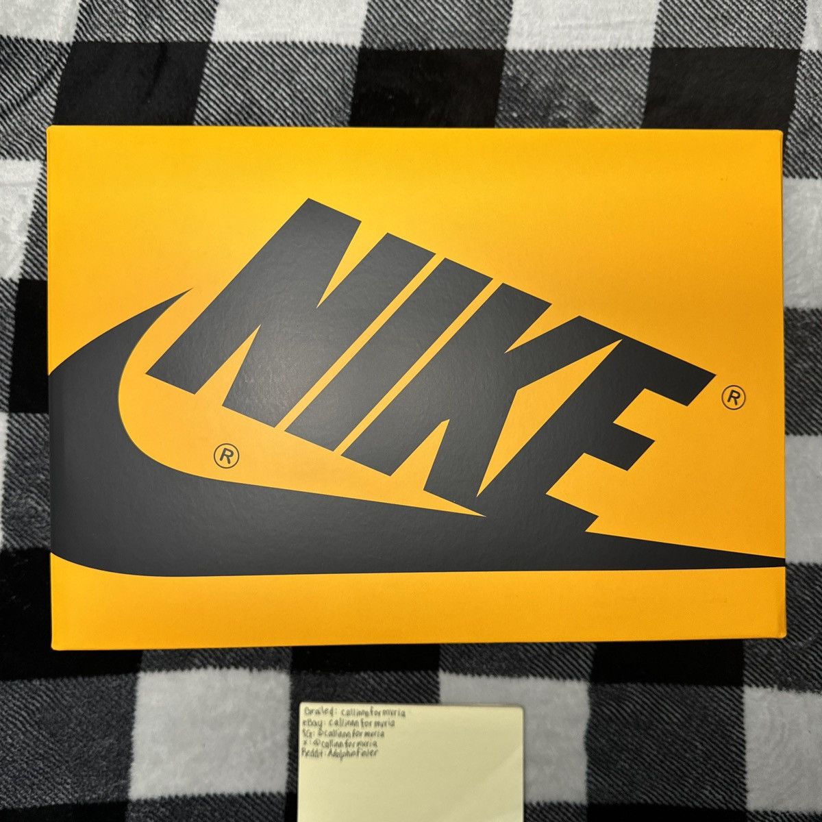 Nike Air Jordan 1 High OG Yellow Toe Size US 9.5 / EU 42-43 - 7 Thumbnail