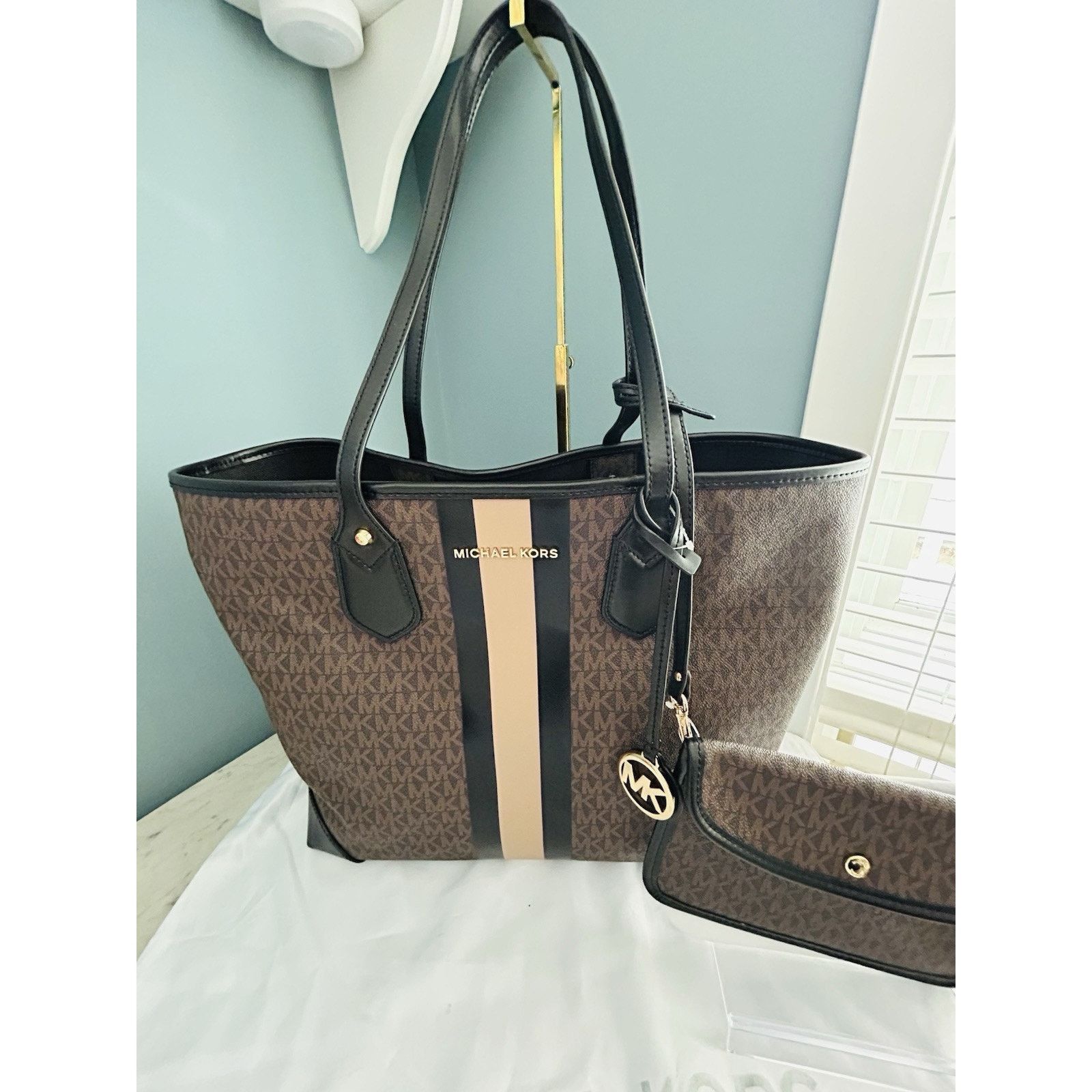 Michael Kors Michael Kors Eva Large Stripe Tote Bag Pouch Black Camel NWT Size ONE SIZE - 6 Thumbnail