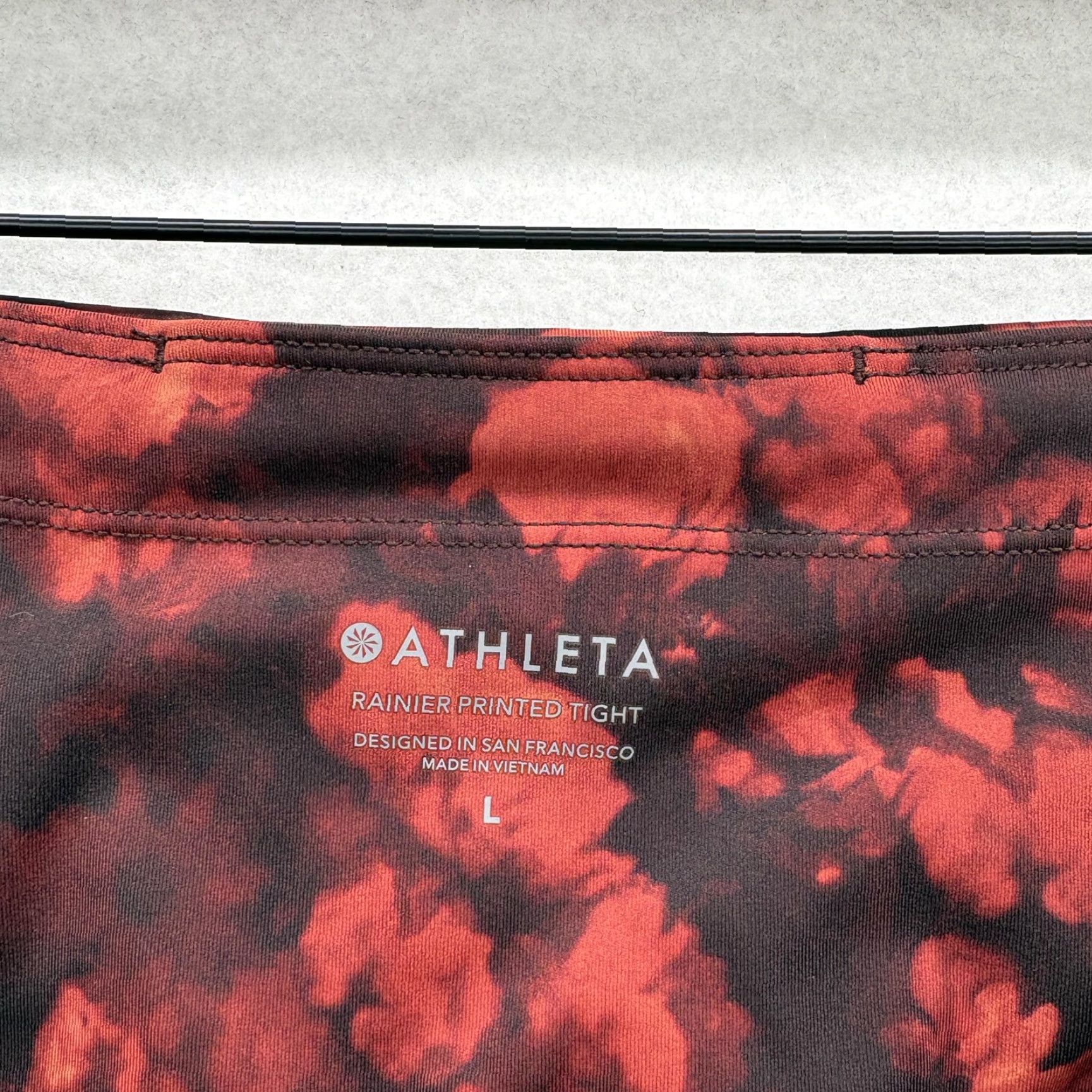 Athleta VINTAGE Athleta Rainier Printed Tight Leggings Womens L Red Floral Zip Pockets Ankle Size 36" / US 14 / IT 50 - 3 Thumbnail