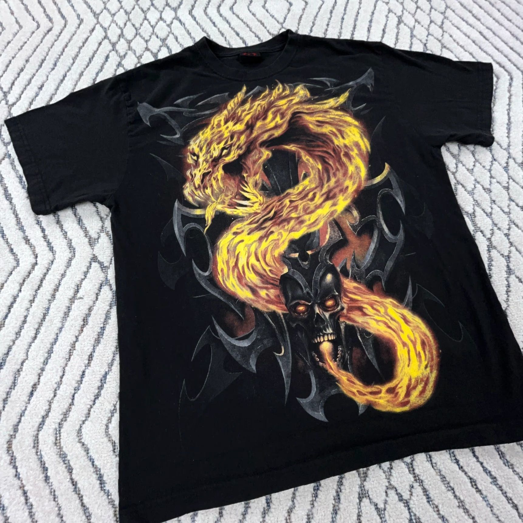 Vintage VINTAGE Spiral T-Shirt Men L Black Skull Fire Flames Dragon Tattoo Shirt Size US L / EU 52-54 / 3 - 6 Thumbnail