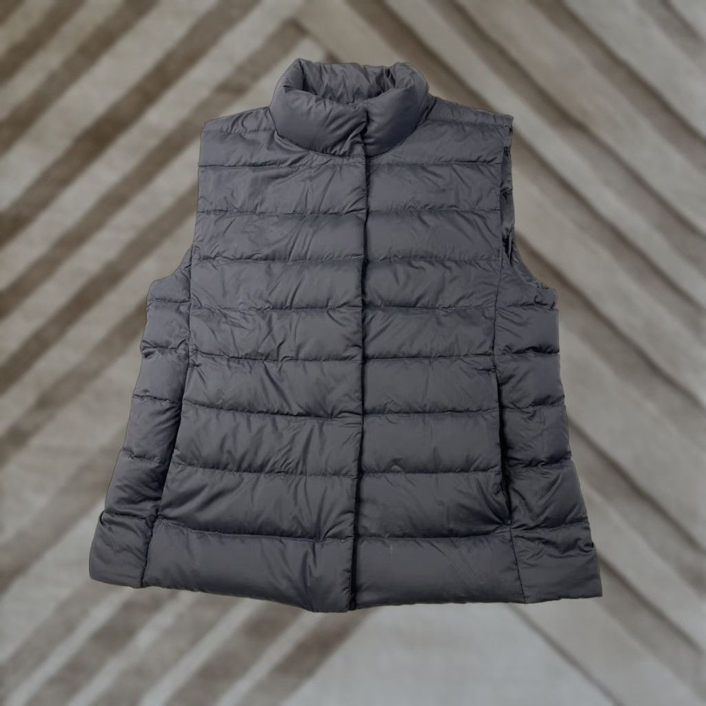 Uniqlo Uniqlo Vest Women Small Black Ultra Light Down Filled Zip Front Packable Puffer Size S / US 4 / IT 40 - 1 Thumbnail