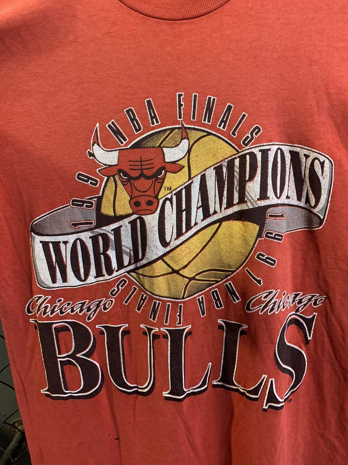 NBA × Vintage Vintage Chicago Bulls T-Shirt 1991 World Champions L Size US L / EU 52-54 / 3 - 2 Thumbnail