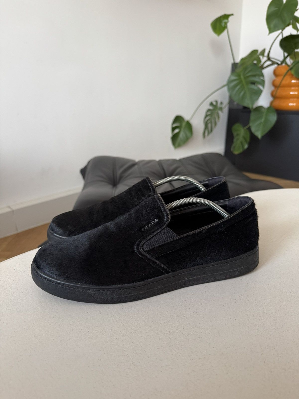 Prada 40 7 Black Leather Men\'s Slip-On Loafers $795 PRADA - *LINEA ROSSA* Black Slip On Logo Vamp Loafer  main image 3