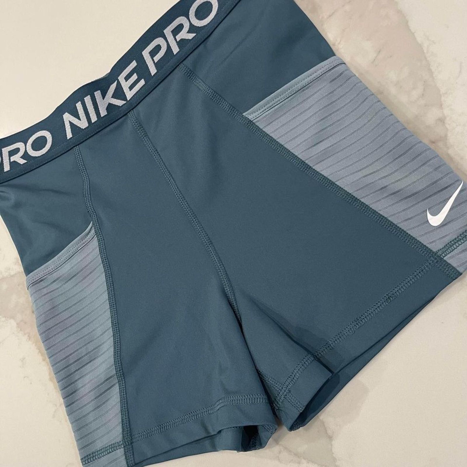 Nike Nike Pro Dri Fit Tight High Rise 3" Shorts Women’s Small Size 27" / US 4 / IT 40 - 2 Thumbnail