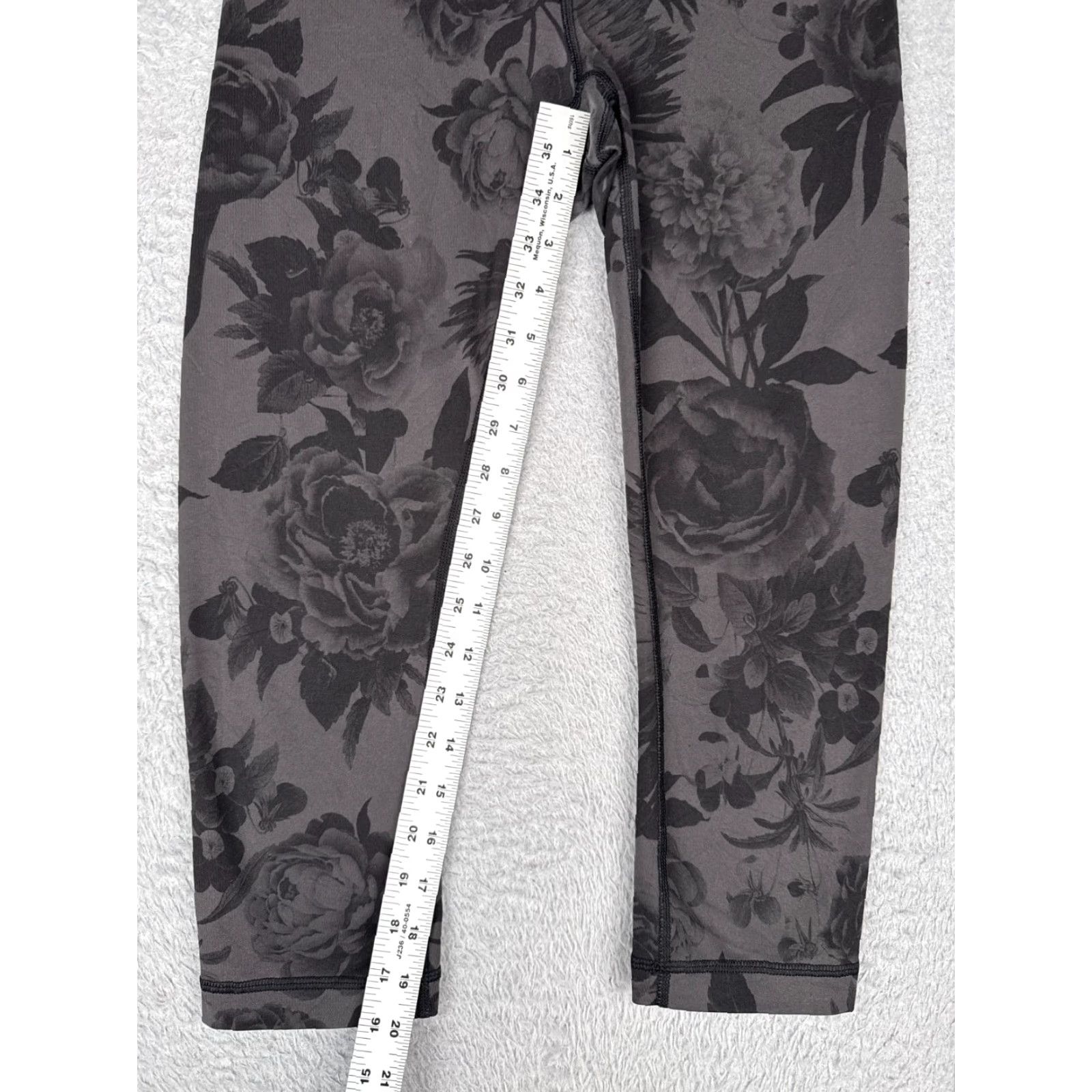 Lululemon **Lululemon Women's Crop Flare Black Gray Yoga Pants** User: **Lululemon Women's Crop Flare Black Gray Yoga Pants** Size 28" / US 6 / IT 42 - 5 Thumbnail