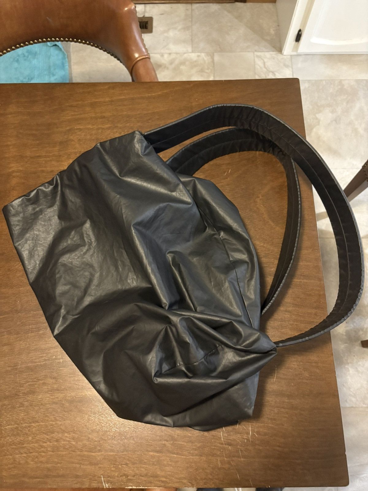 バッグ Yeezy Gap Balenciaga Snake Bag kanyeWest Gap × Yeezy YEEZY X GAP black snake bag engineered by Balenciaga