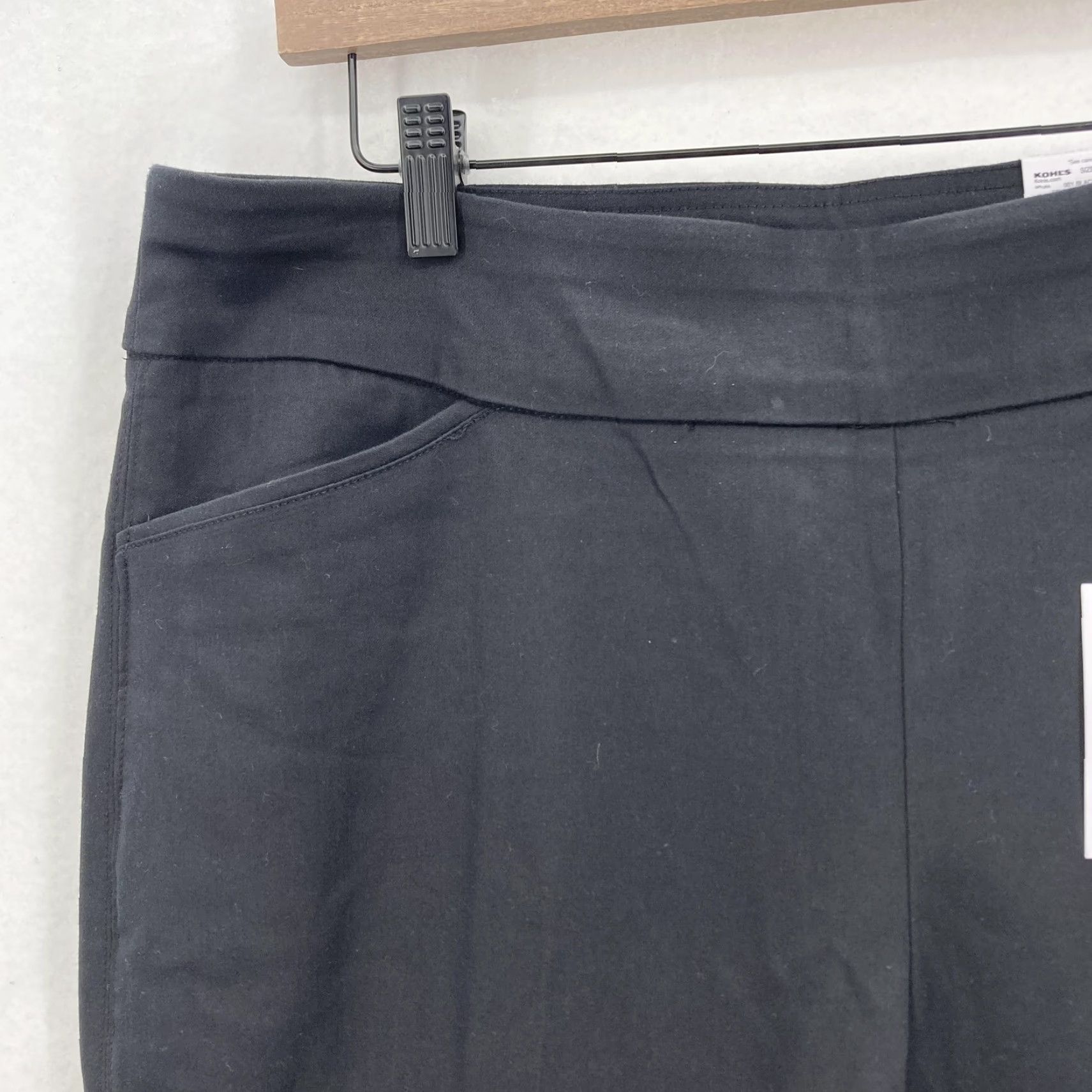Croft & Barrow Croft & Barrow Pants Womens 16 Black Effortless Stretch Straight Leg Mid Rise Pull On Casual Workwear Shirt? Size 38" / US 16 / IT 52 - 3 Thumbnail