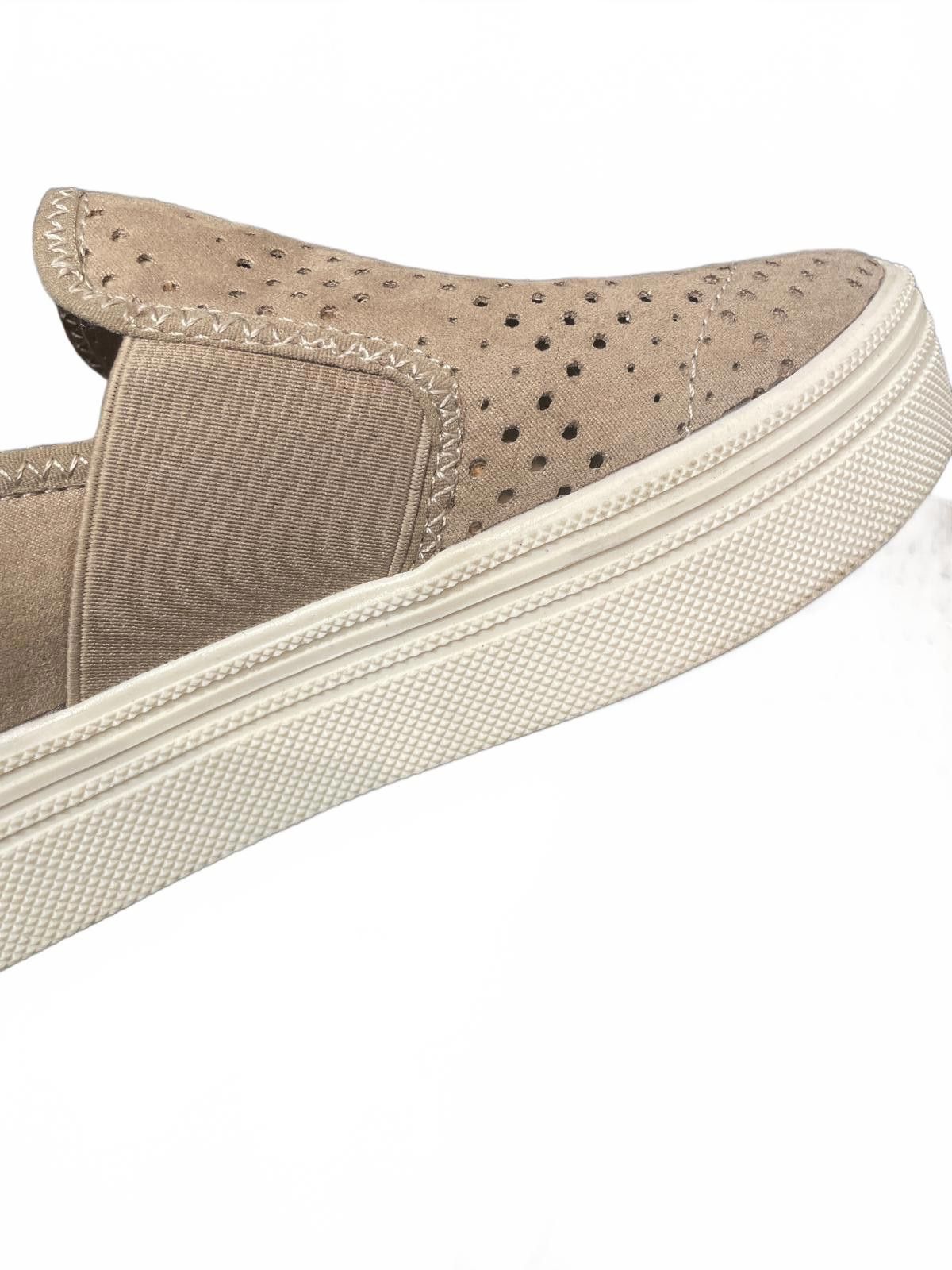 Other Dolcetta Shoes Women's 6 Beige Perforated Slip On Chunky EUC Size US 6 / IT 36 - 6 Thumbnail