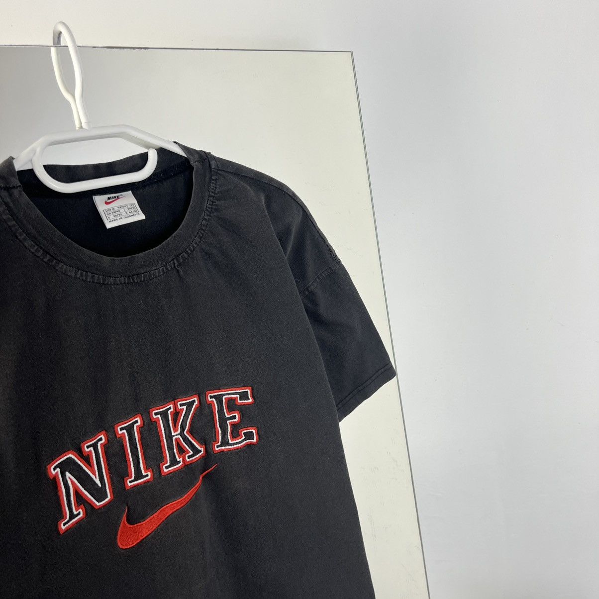 Nike Vintage Y2K Nike Big Logo Distressed Style T-Shirt Size US M / EU 48-50 / 2 - 2 Thumbnail
