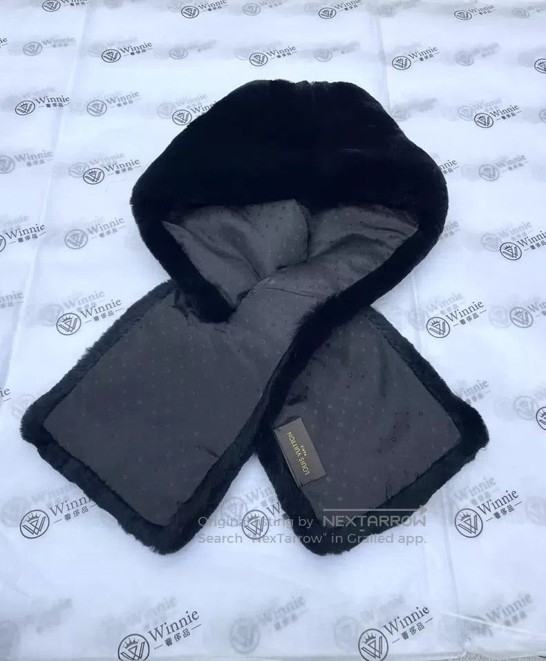 Louis Vuitton Black and pink jacquard logo fur scarf