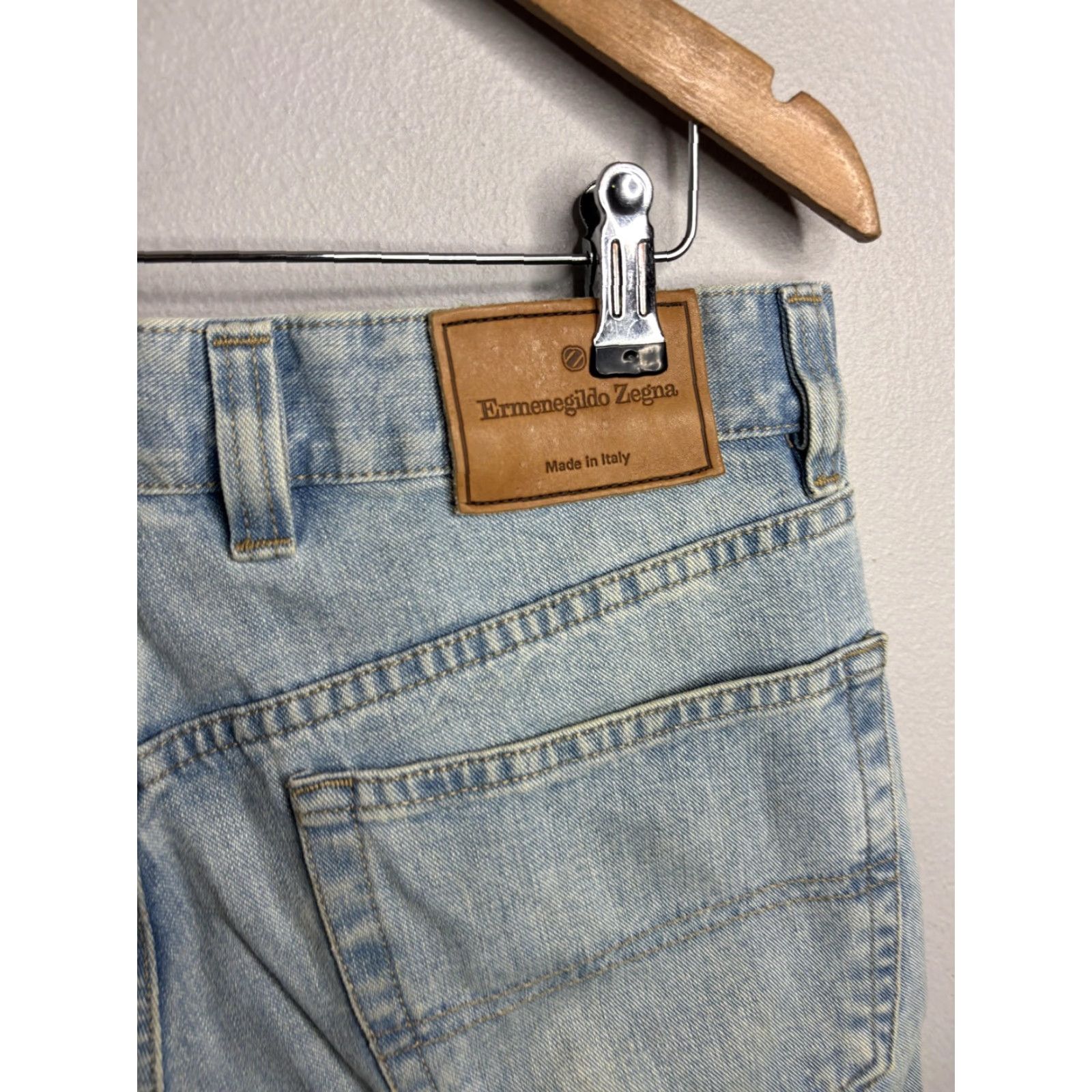 Ermenegildo Zegna Ermenegildo Zegna Jeans Mens 35 Light Wash Made in Italy Denim Casual Straight Jeans Blue 35 Inseam Regular Waist 35 Mens Size US 35 - 2 Thumbnail