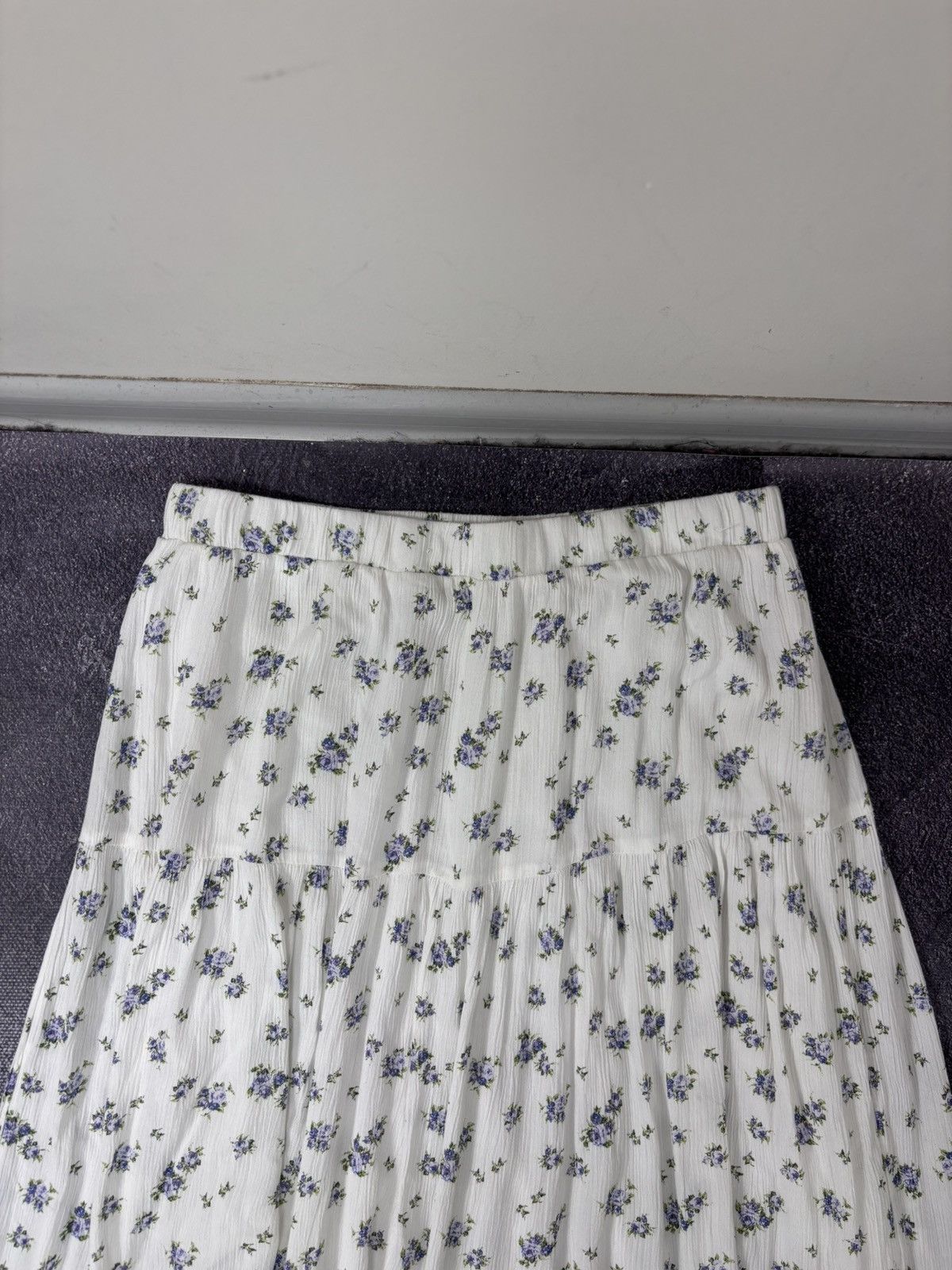Alice + Olivia Alice + Olivia NWT Georgia Sea Floral Tiered Maxi Skirt Size 30" / US 8 / IT 44 - 12 Thumbnail