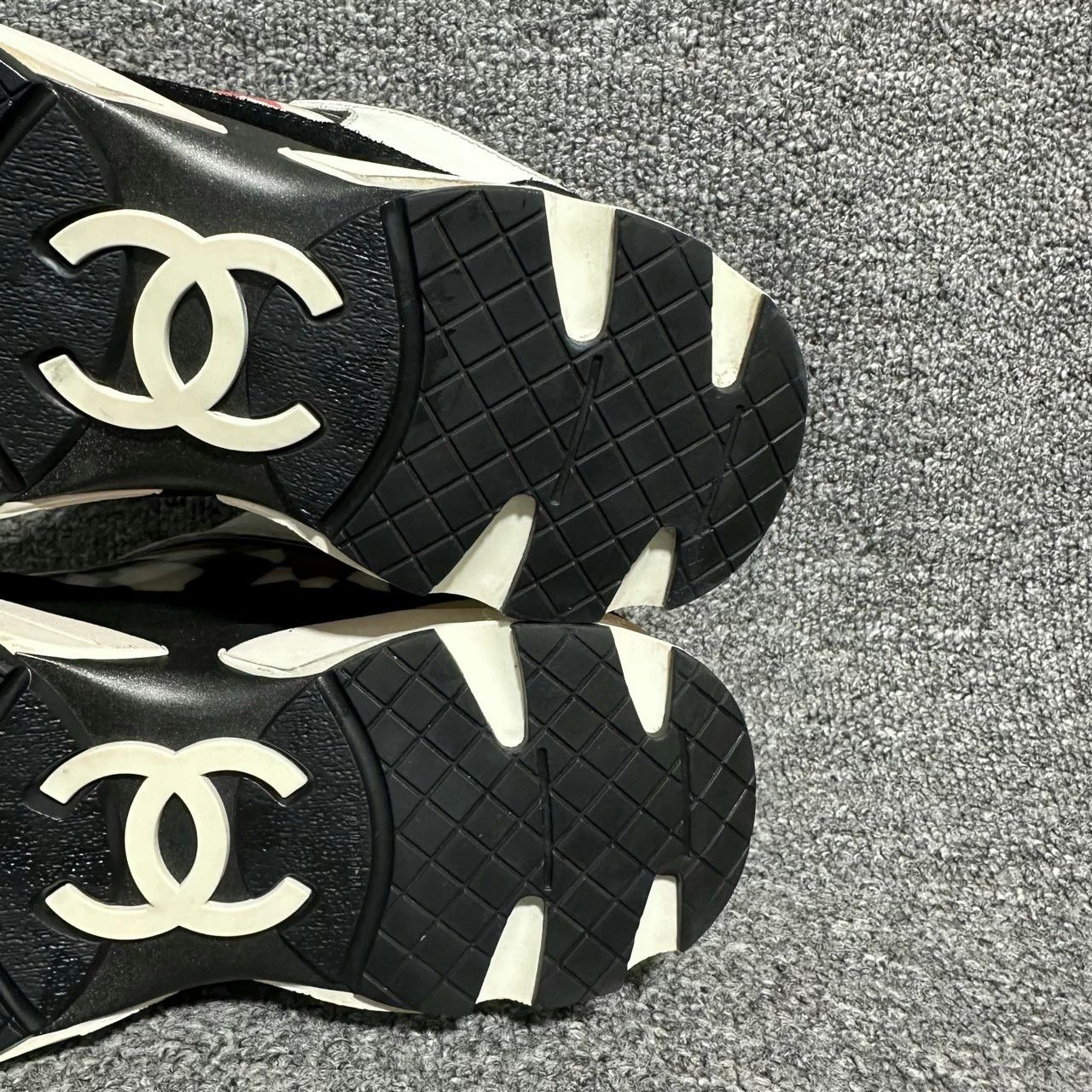 Chanel Chanel graffiti sneakers Size US 8 / IT 38 - 7 Thumbnail
