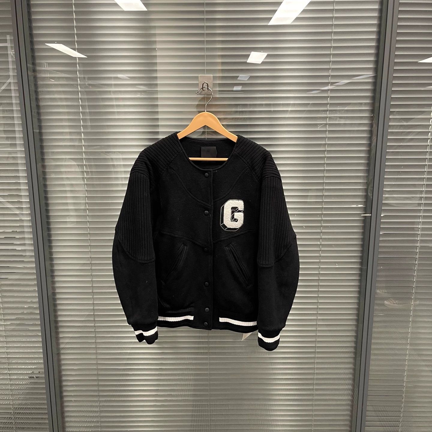 Givenchy Givenchy G-embroidered black wool baseball jacket Size L / US 10 / IT 46 - 1 Thumbnail