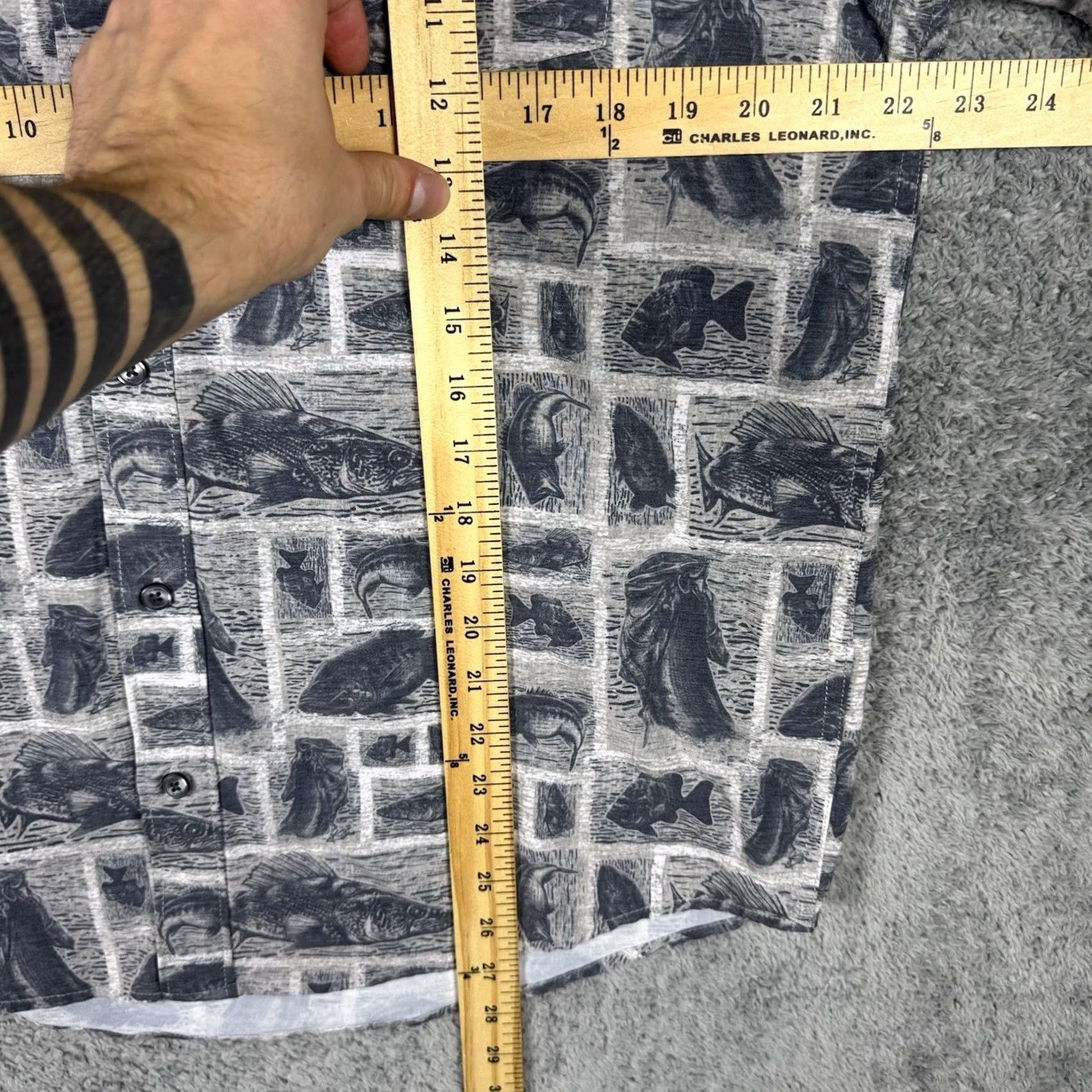 Vintage Huk Shirt Mens M Fish Print Performance Stretch Wicking Outdoor Gray Size US M / EU 48-50 / 2 - 6 Thumbnail