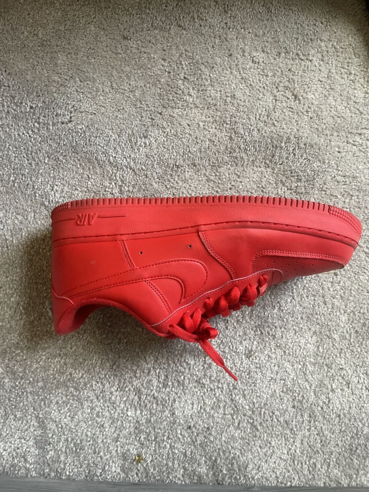 Nike Low top red Air Force 1s Size US 10.5 / EU 43-44 - 8 Thumbnail