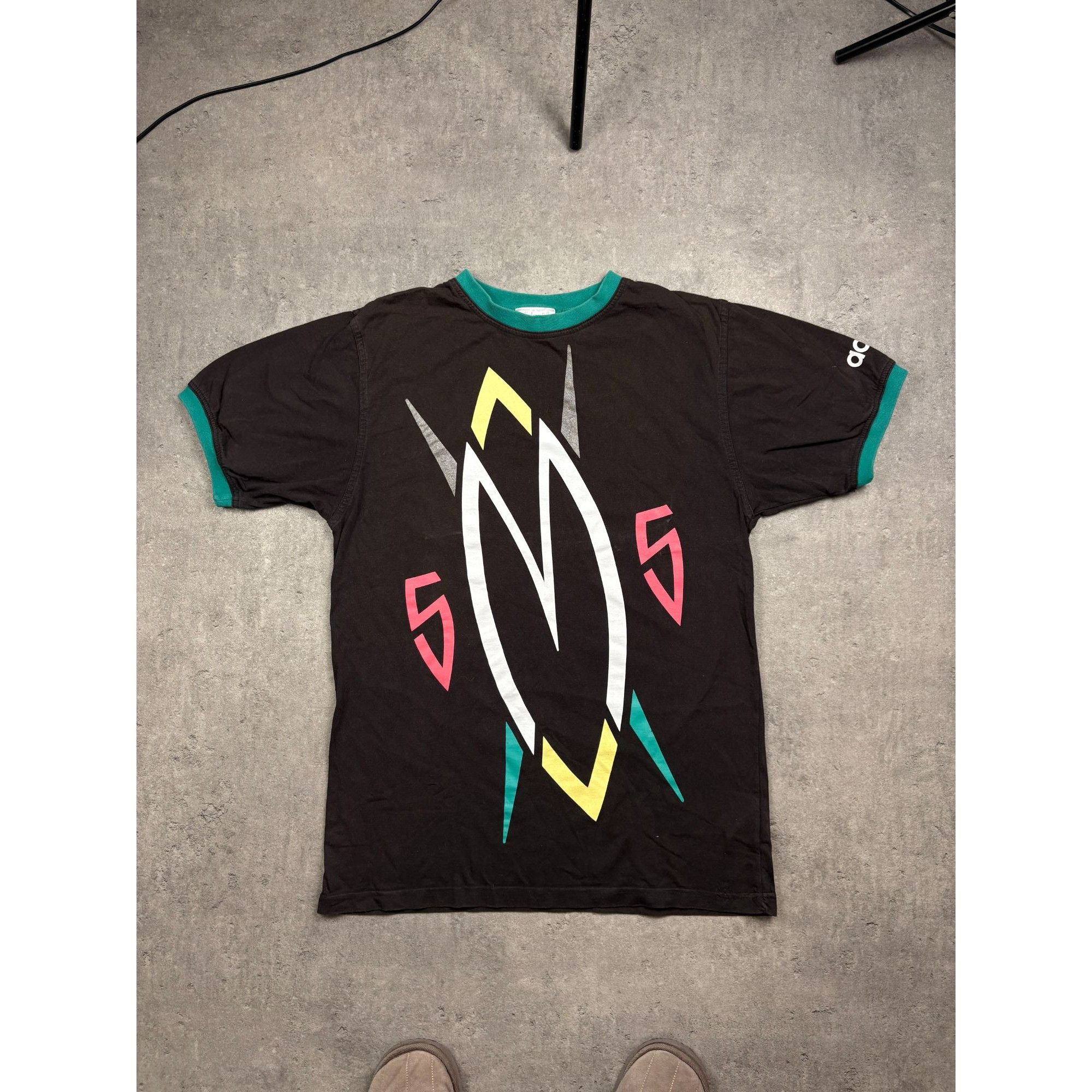 Adidas Vintage 90s Adidas Trefoil Graphic T-Shirt - Rare Abstract D Size US M / EU 48-50 / 2 - 1 Thumbnail