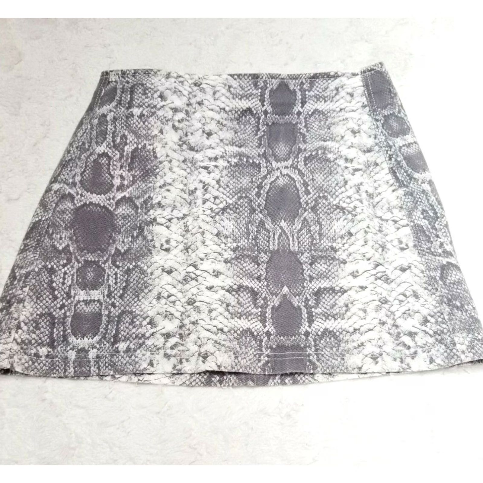 Urban Outfitters BDG Urban Outfitters Womens Snakeskin Mini Skirt Medium Back-Zip Cotton Size 32" / US 10 / IT 46 - 2 Thumbnail