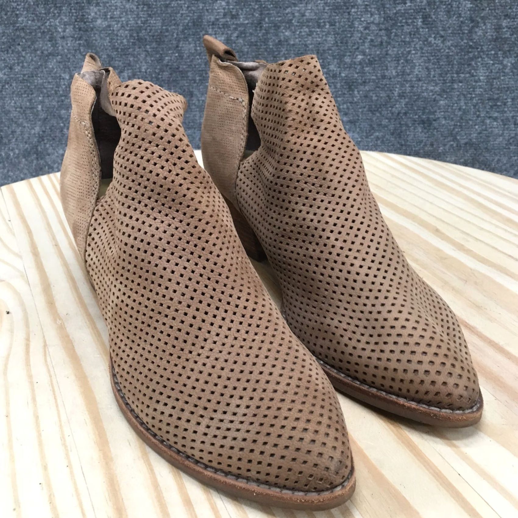 Dolce Vita Dolce Vita Boots Womens 8 Sonya Perforated Ankle Booties Brown Heels Slip On Shoes Brown Womens Bootie Casual Fall Winter 8 Size US 8 / IT 38 - 6 Thumbnail