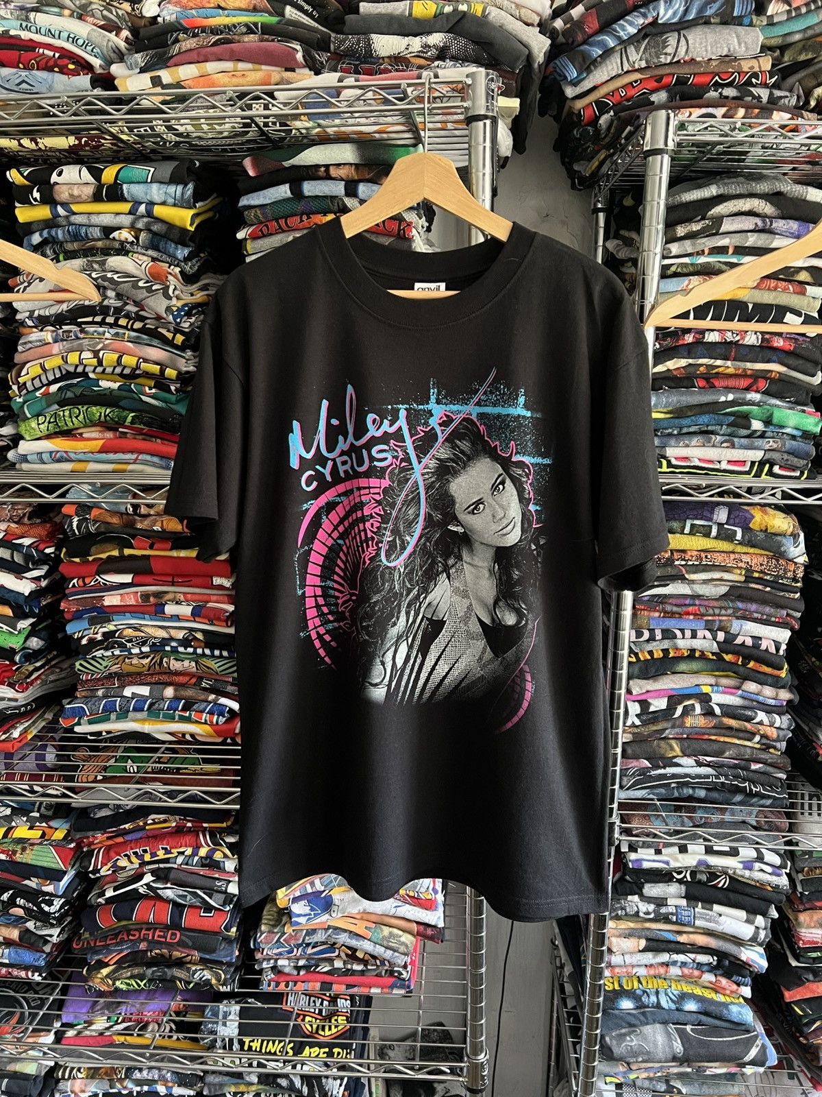 Band Tees 2009 Miley Cyrus Wonderworld Tour Tee Size US L / EU 52-54 / 3 - 1 Thumbnail