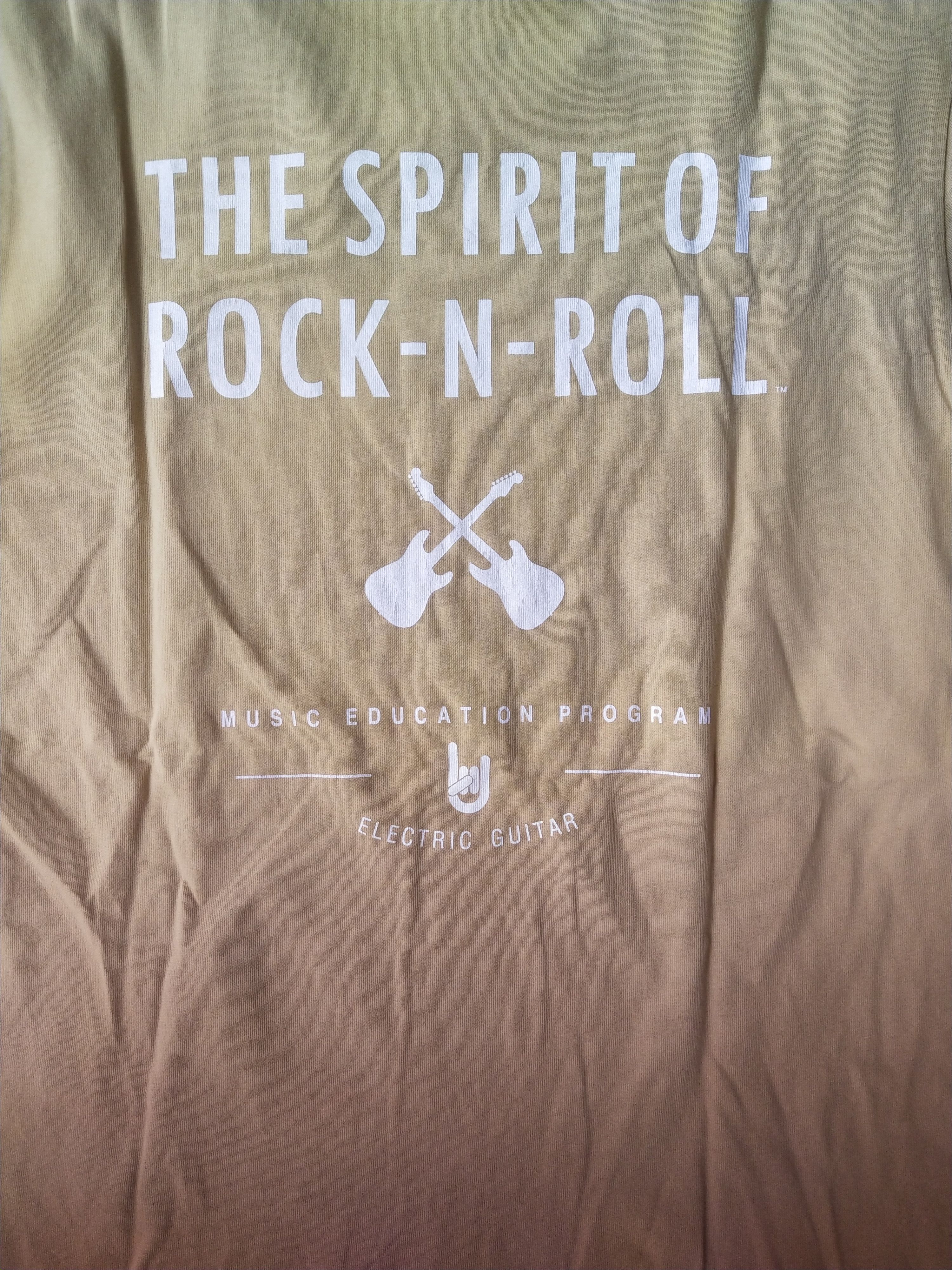 Band Tees Fender x Uniqlo Guitar Rock and Roll Graphic Tee Size US M / EU 48-50 / 2 - 5 Thumbnail