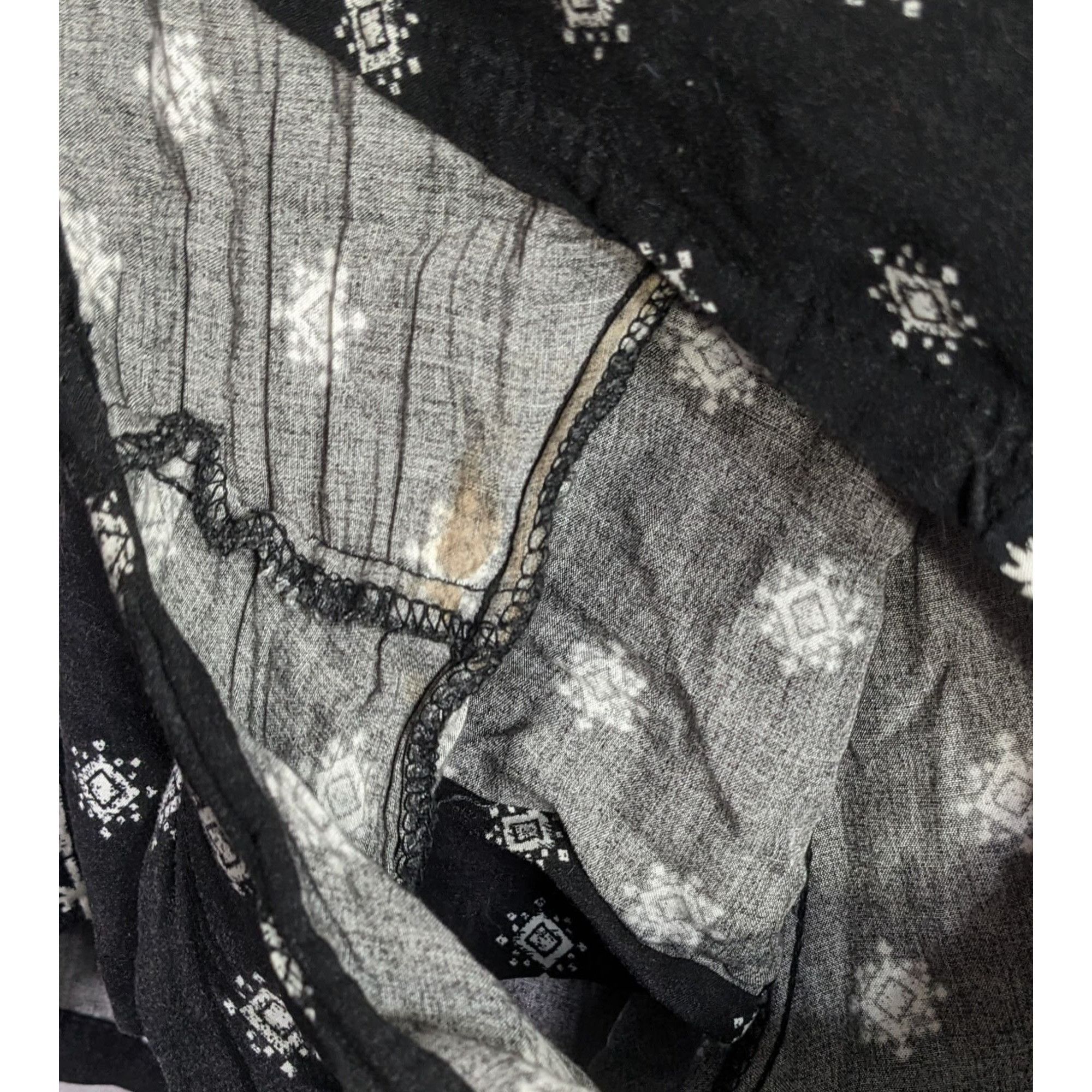 Old Navy Old Navy Womens Boho Black & White Printed Shorts Size 34" / US 12 / IT 48 - 9 Thumbnail