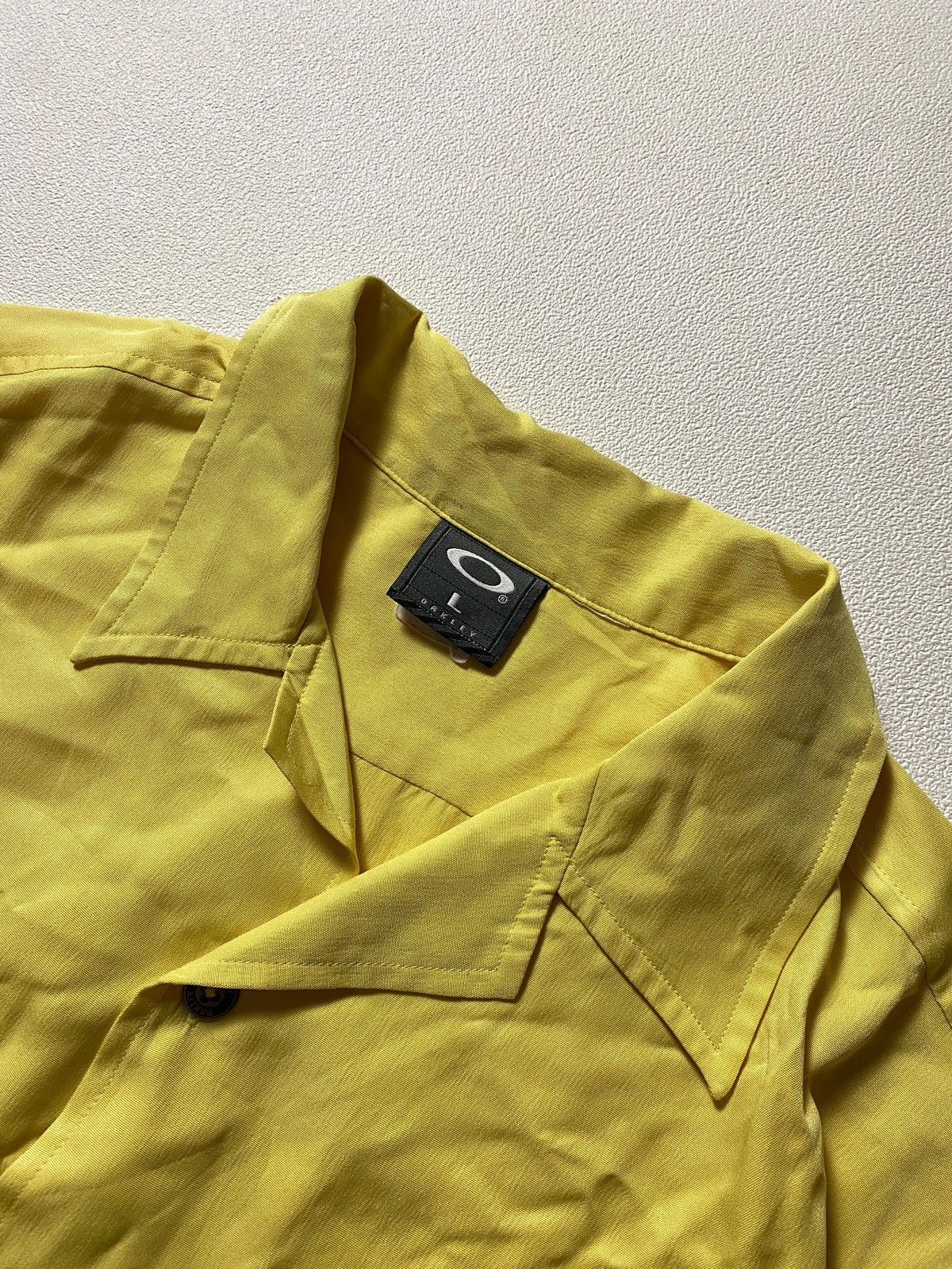 Oakley 2000s Oakley Software Small Logo Short Sleeve Shirt Size US L / EU 52-54 / 3 - 2 Thumbnail