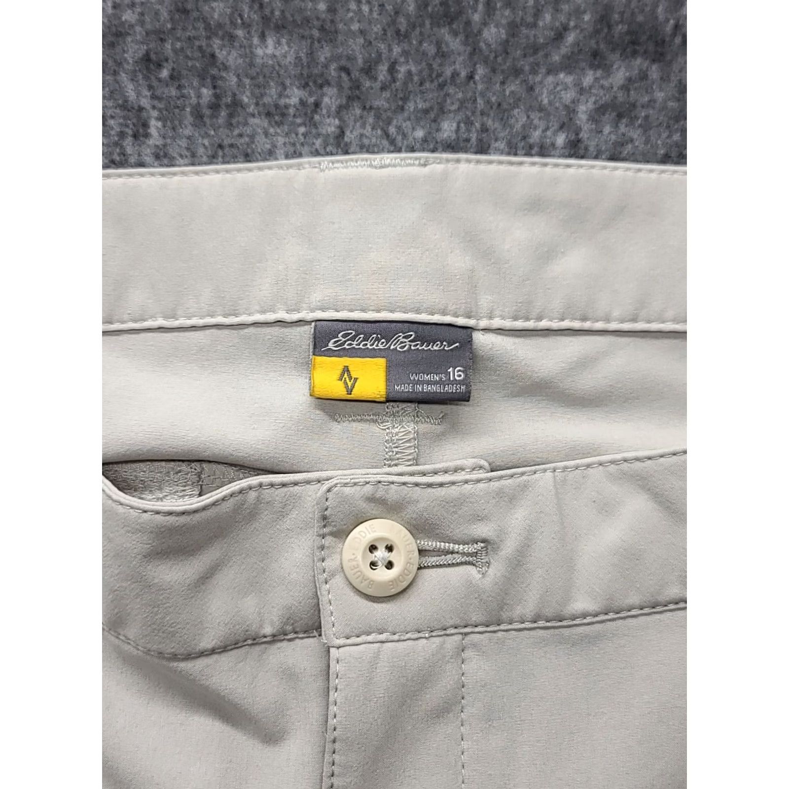 Eddie Bauer Eddie Bauer Travex Capris Womens 16 Regular Fit First Ascent Cargo Hiking Capris Gray Polyester Spandex Size ONE SIZE - 2 Thumbnail