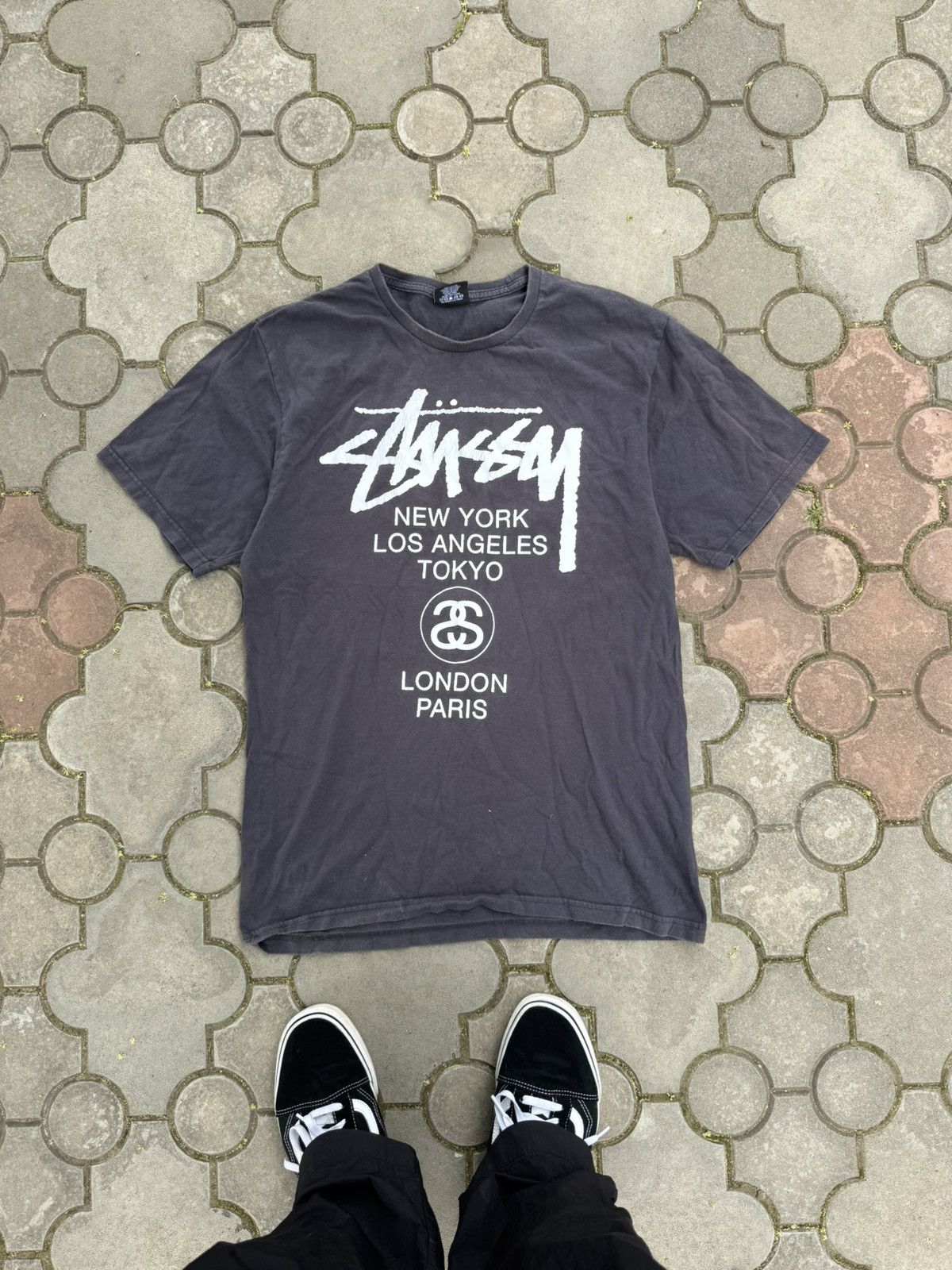 Stussy Vintage Stussy Worldwide Big Logo Faded Tee Shirt Size US M / EU 48-50 / 2 - 1 Thumbnail